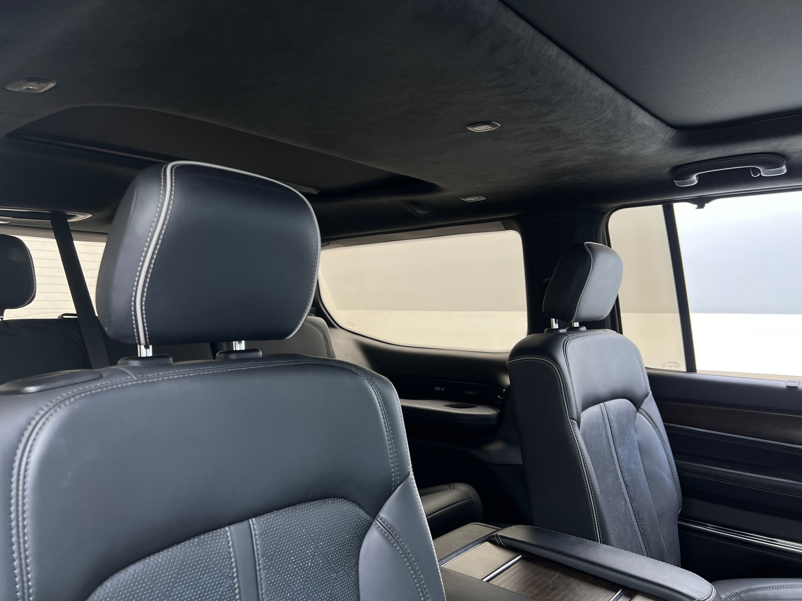 Thumbnail: 2022 Jeep Grand Wagoneer - 5