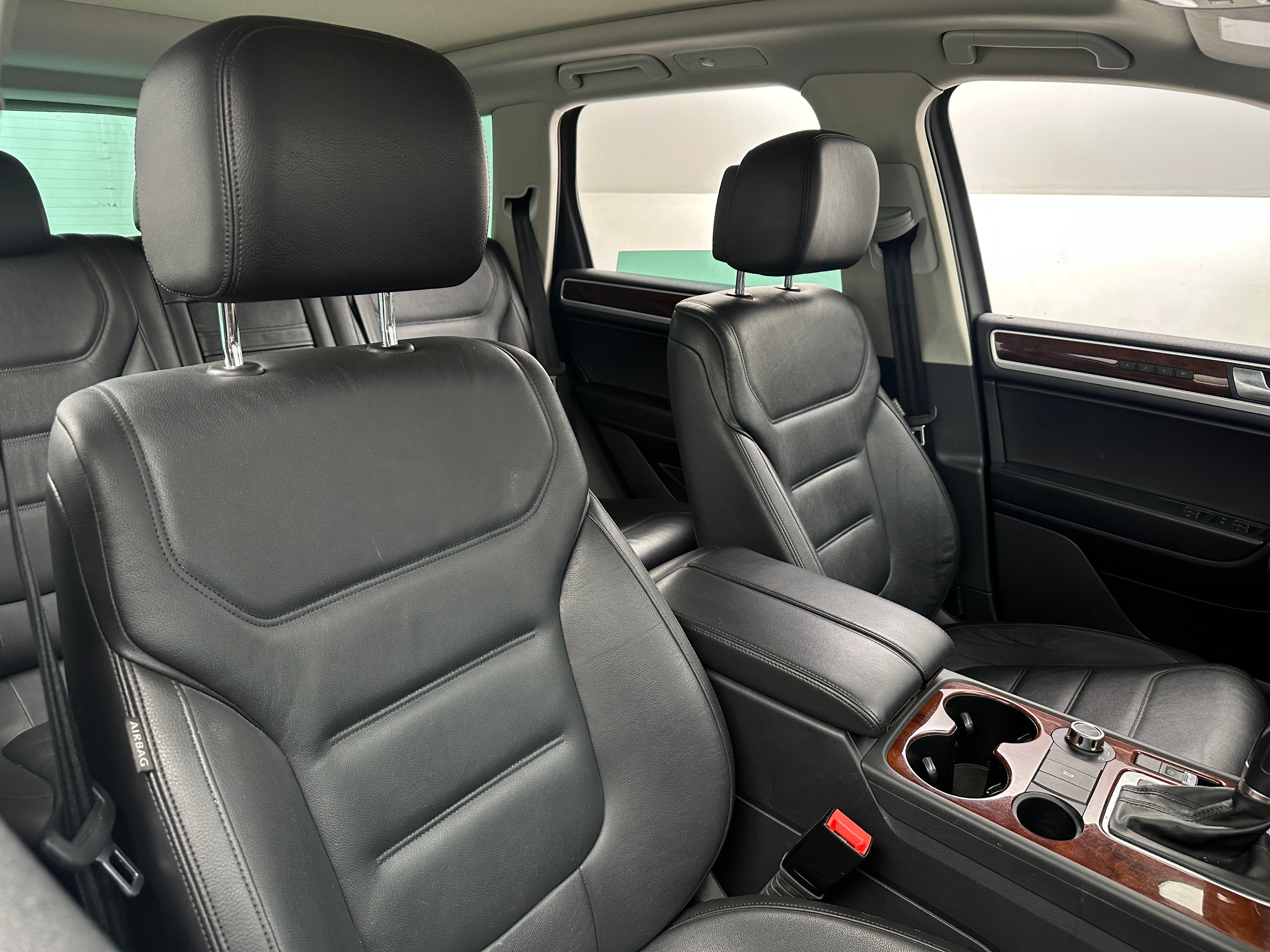 2013 Volkswagen Touareg TDI Lux 2