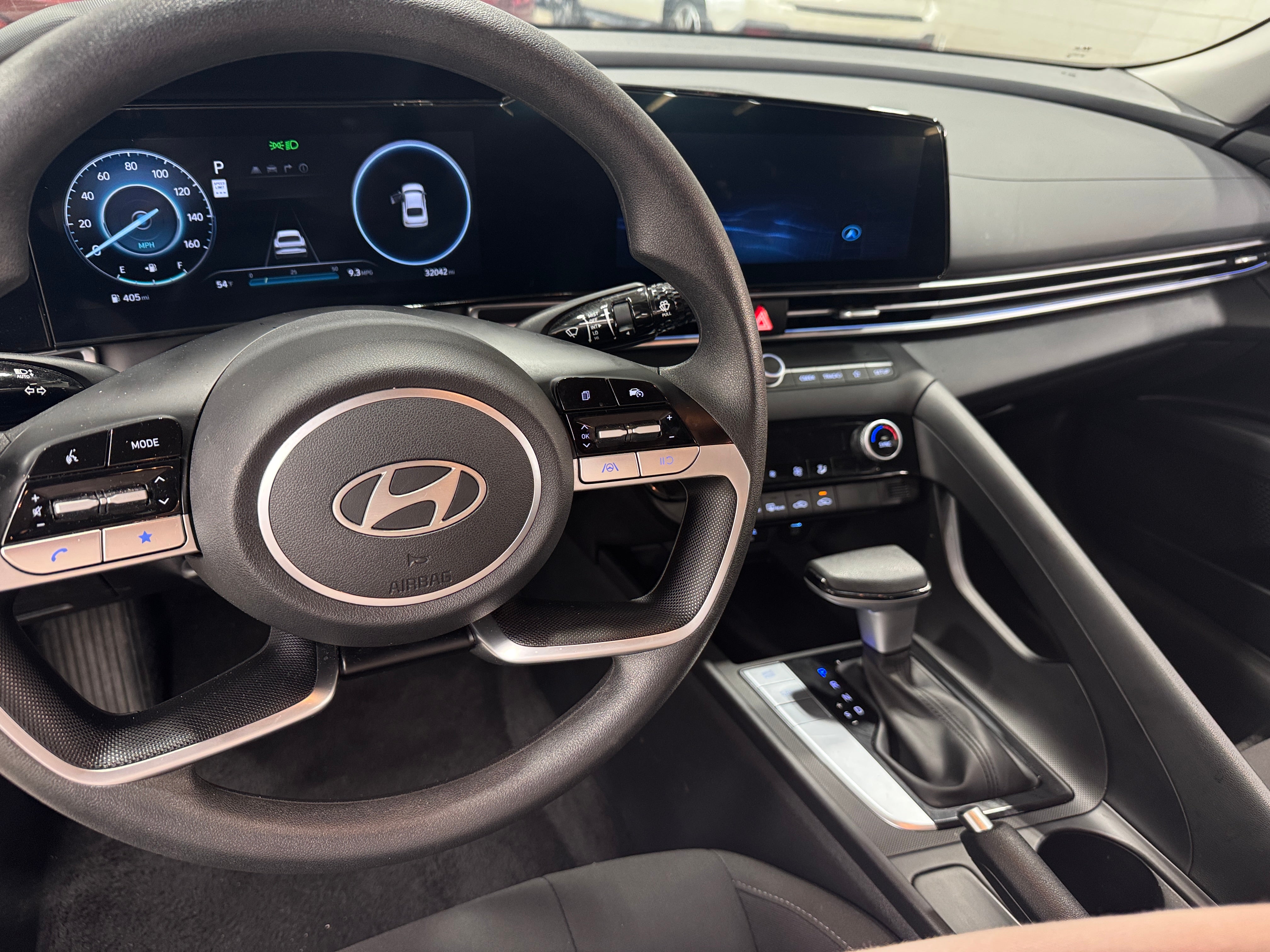 2024 Hyundai Elantra SEL 3