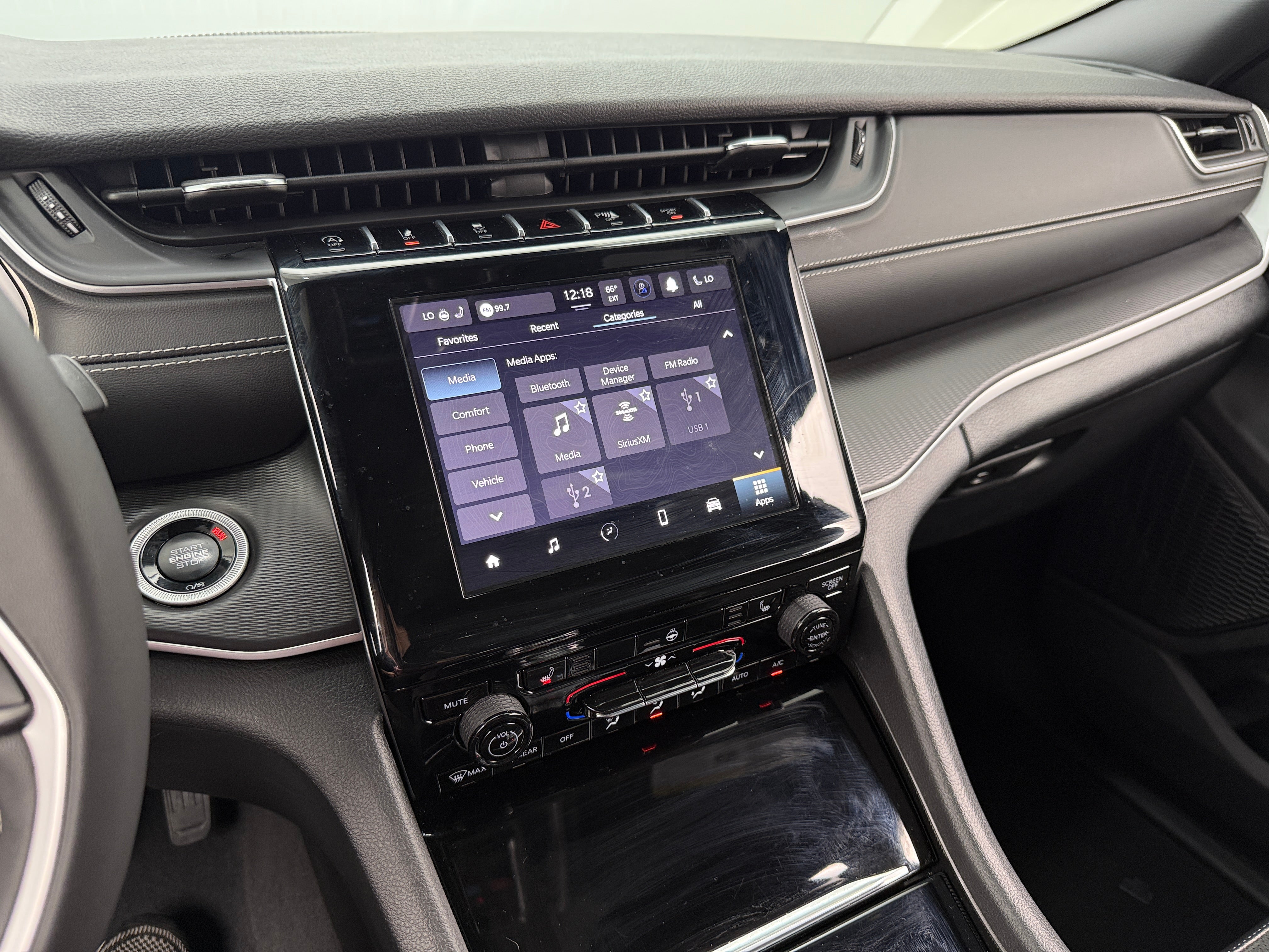 2024 Jeep Grand Cherokee Altitude 3