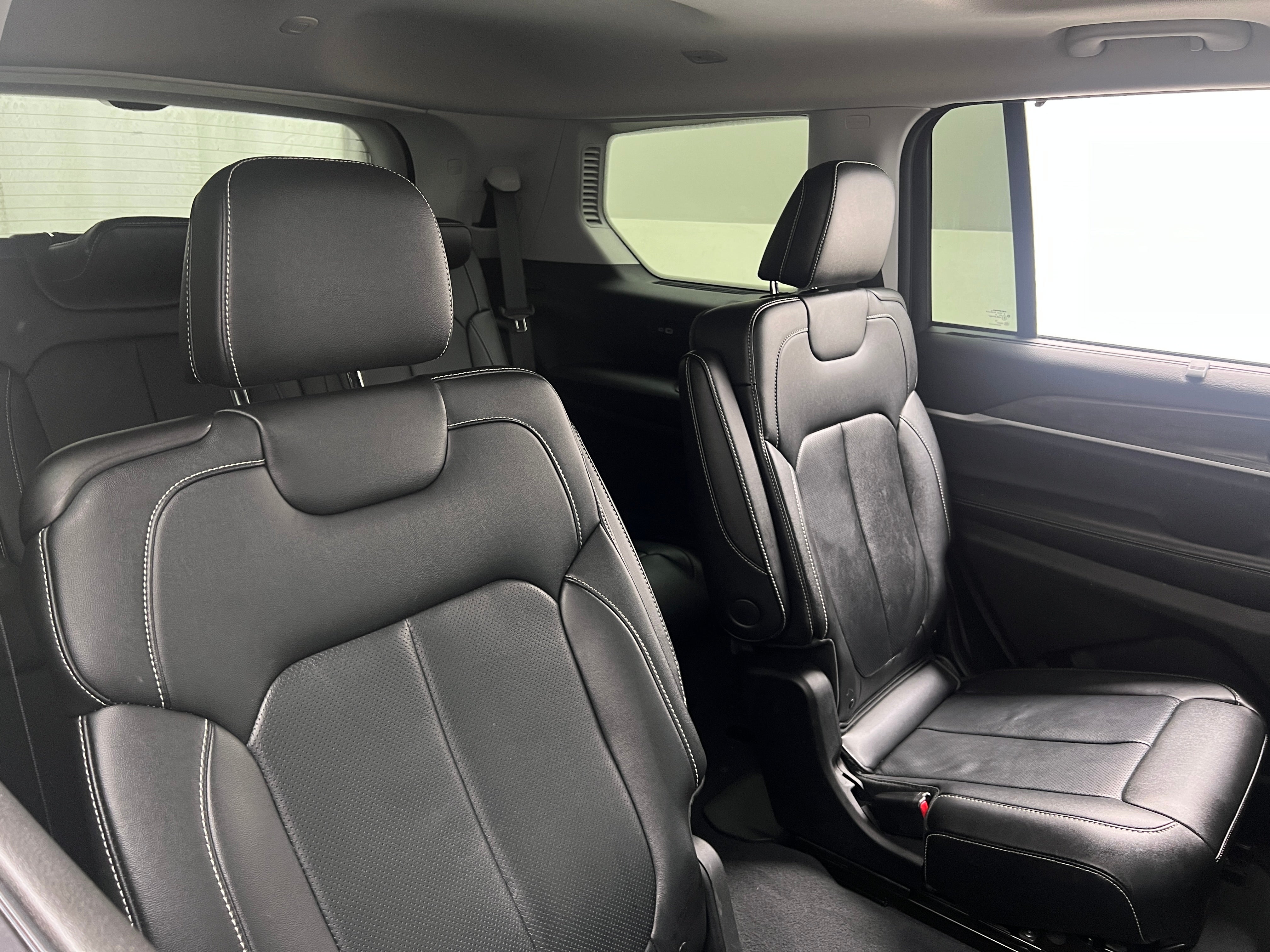 2023 Jeep Grand Cherokee L Limited Edition 5