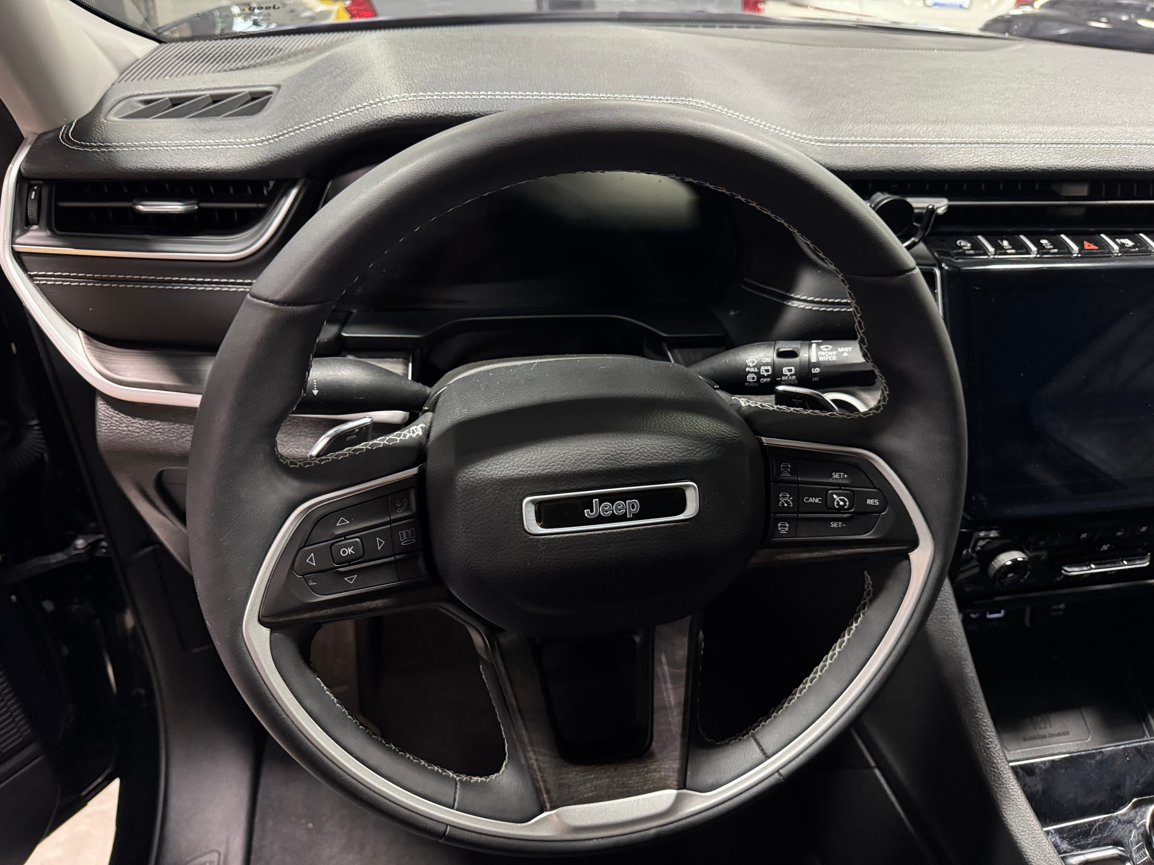 2023 Jeep Grand Cherokee L Limited Edition 4