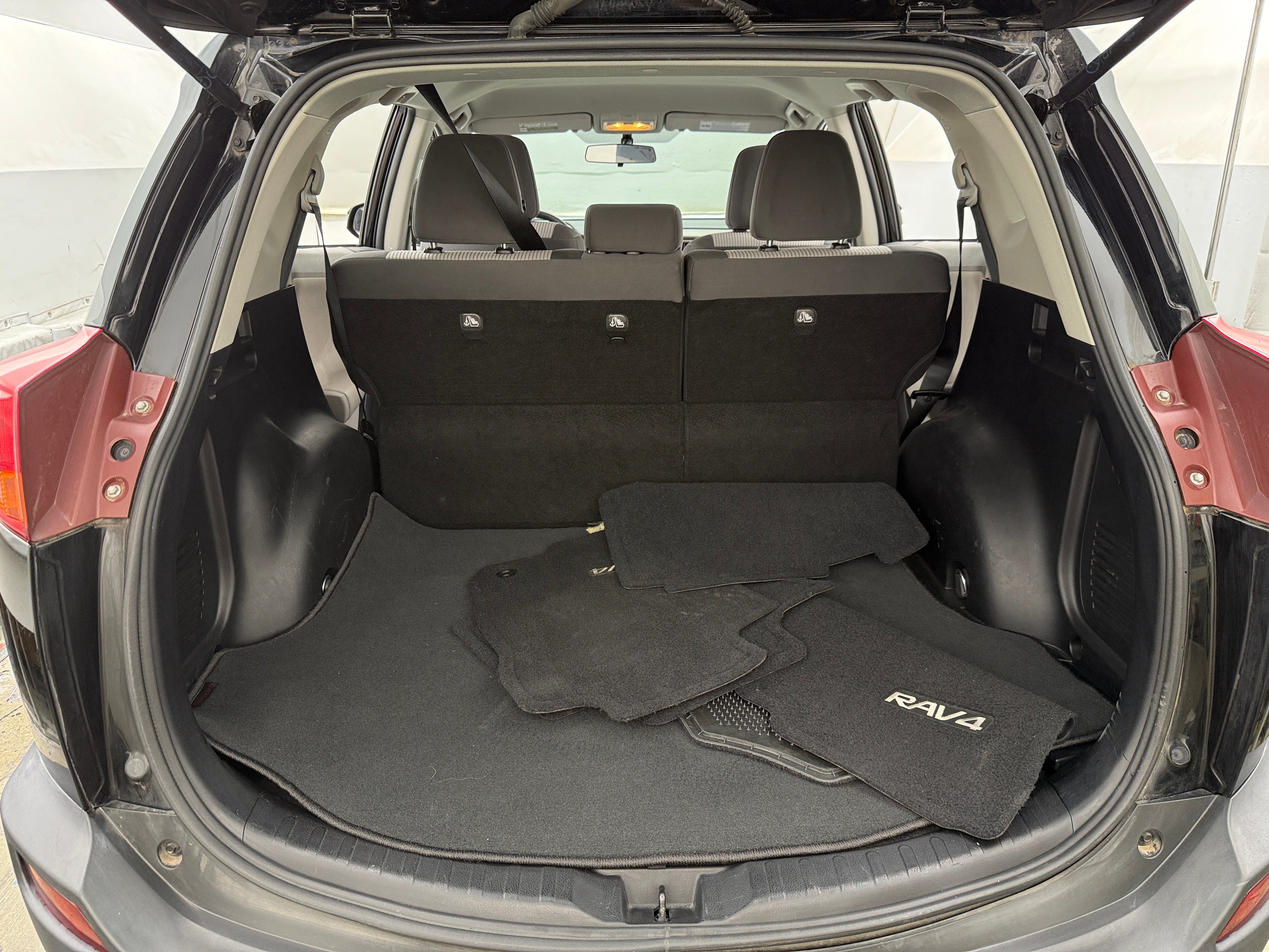 2013 Toyota RAV4 LE 7