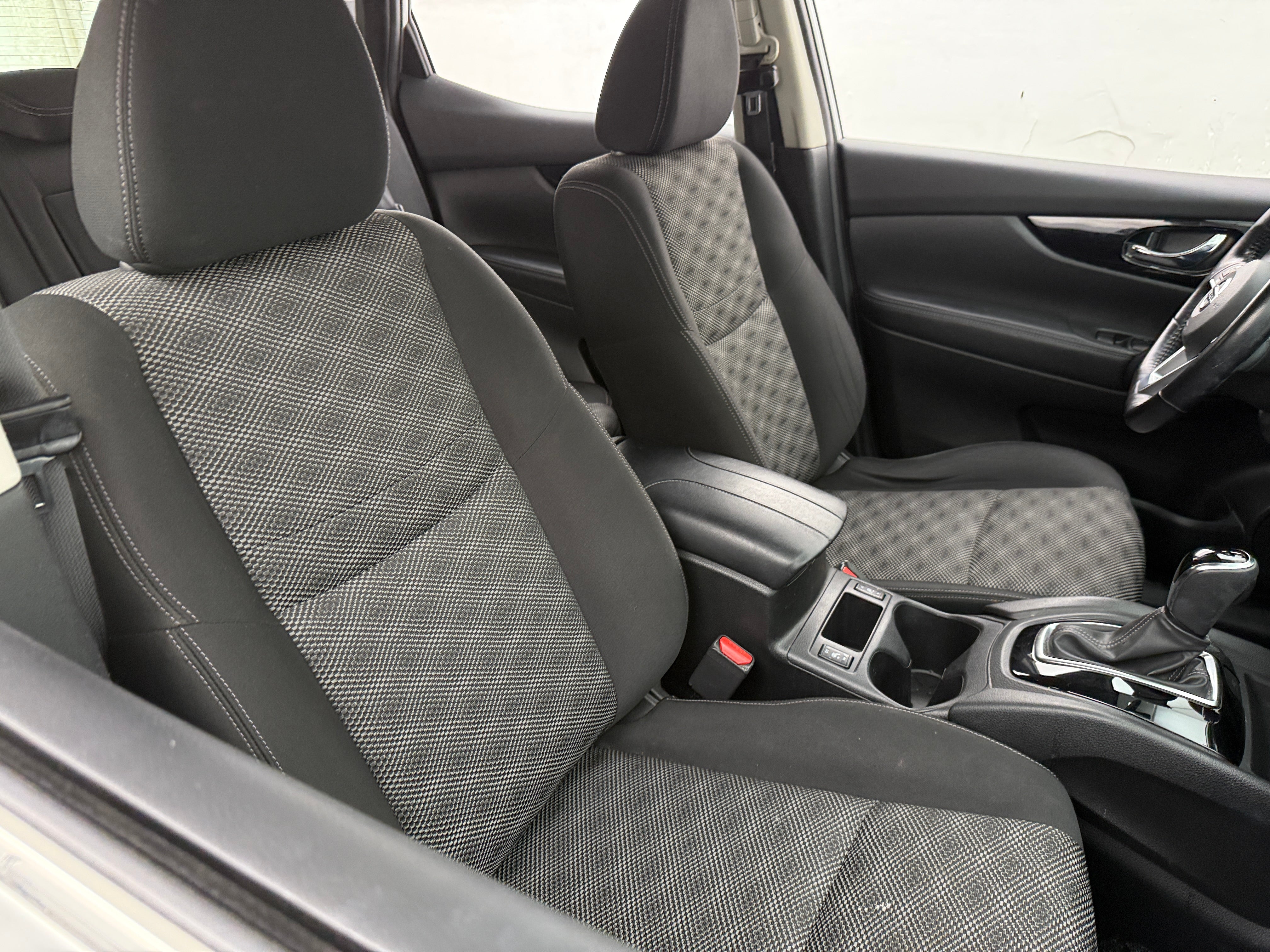 2017 Nissan Rogue Sport SV 2