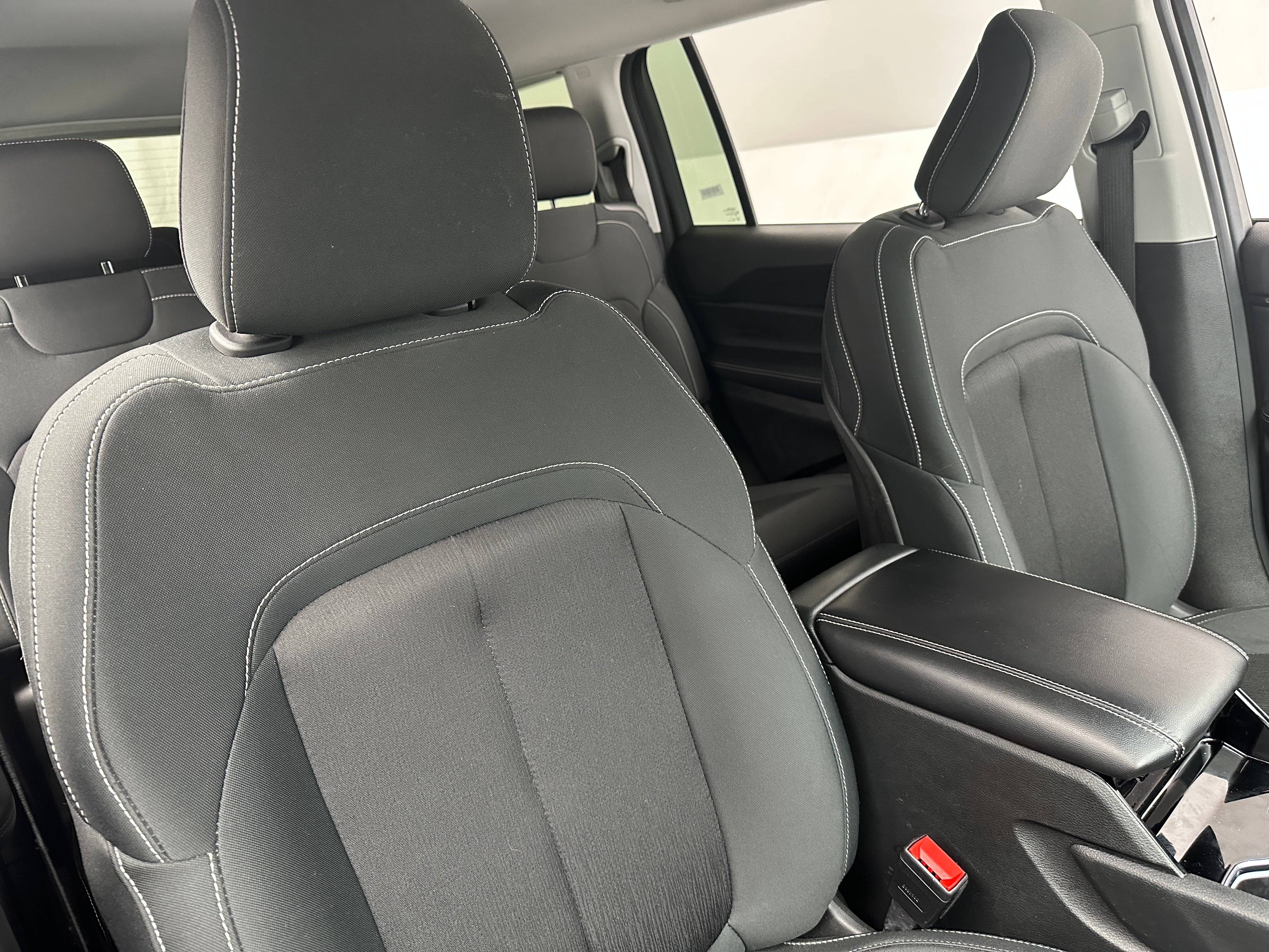 2023 Jeep Grand Cherokee L Laredo 2