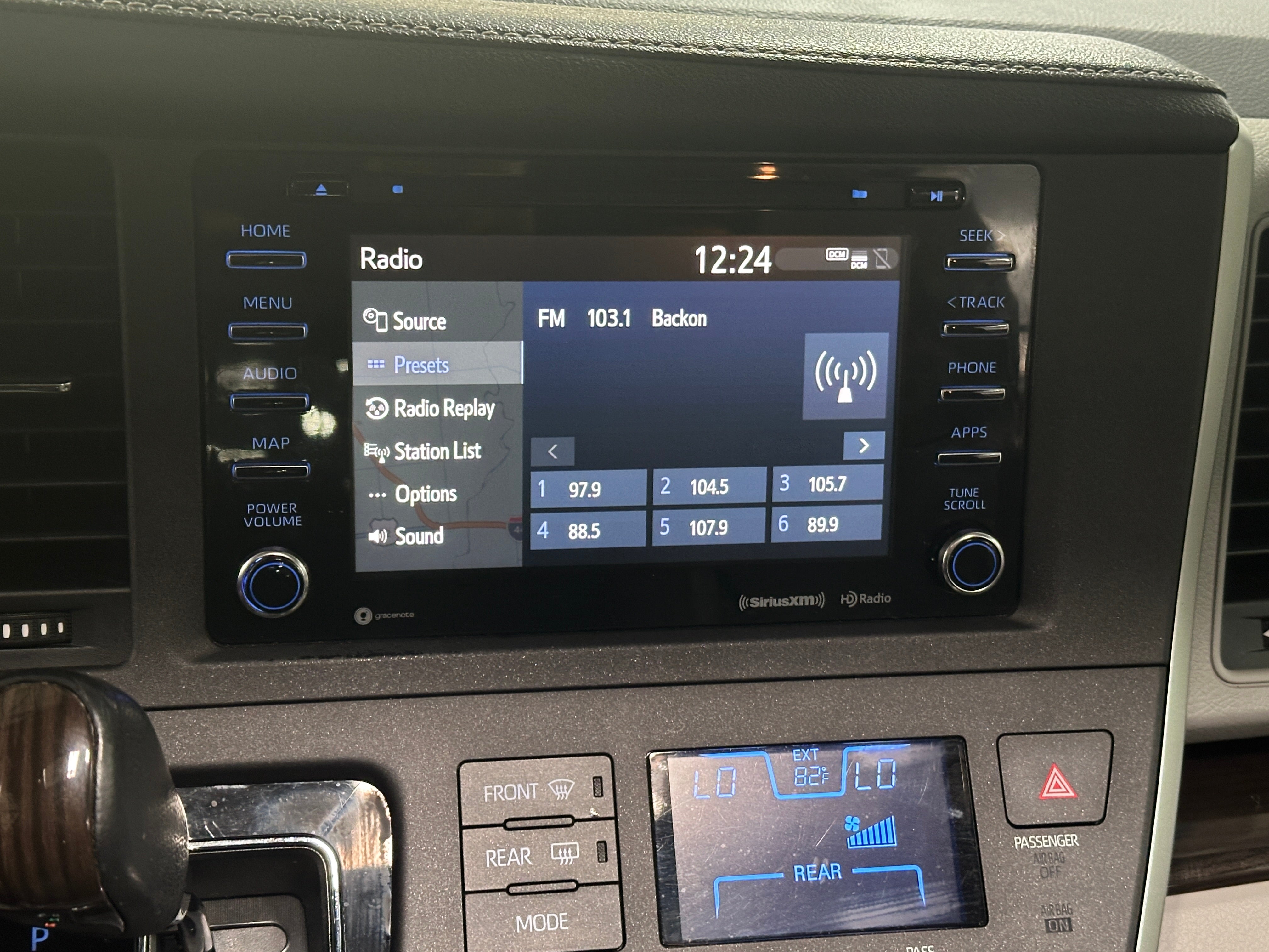2020 Toyota Sienna XLE Premium 3
