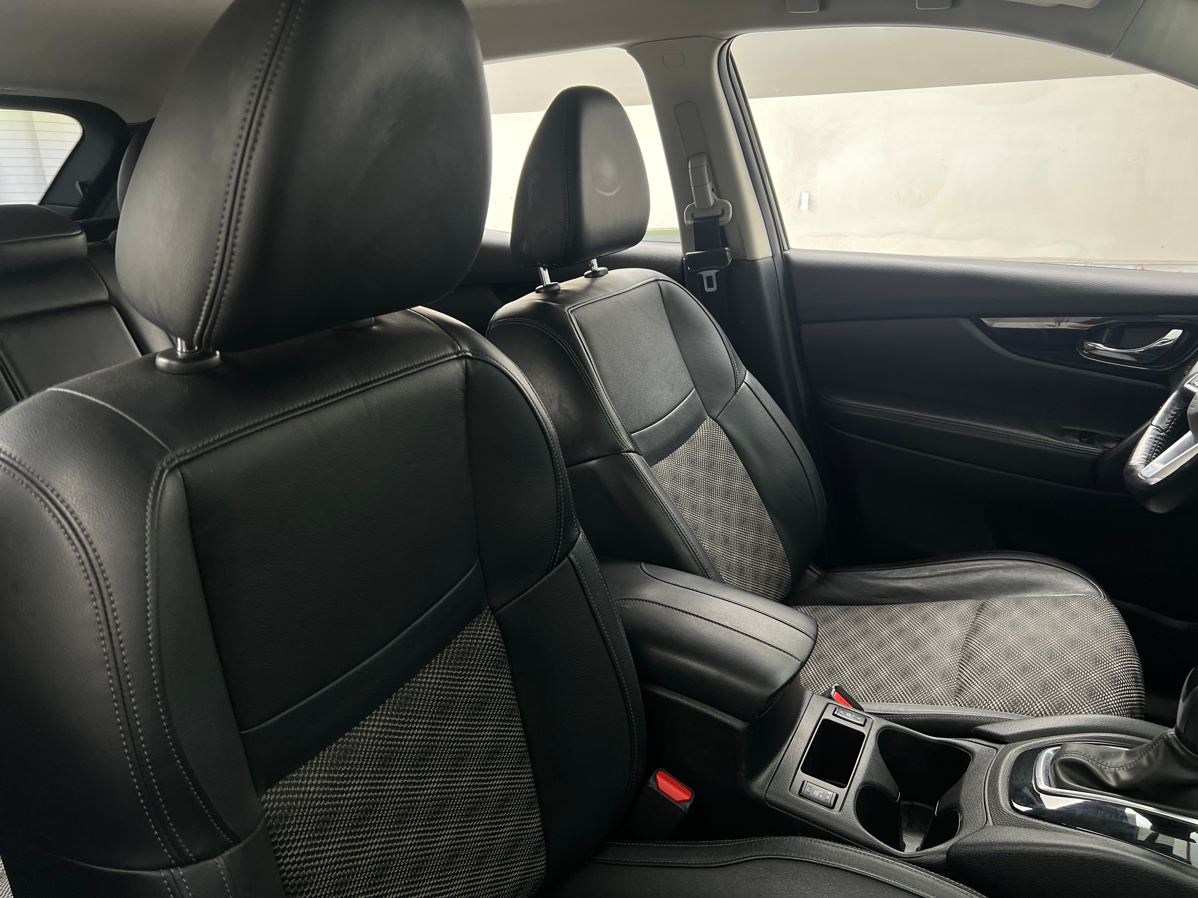 2021 Nissan Rogue Sport SV 2