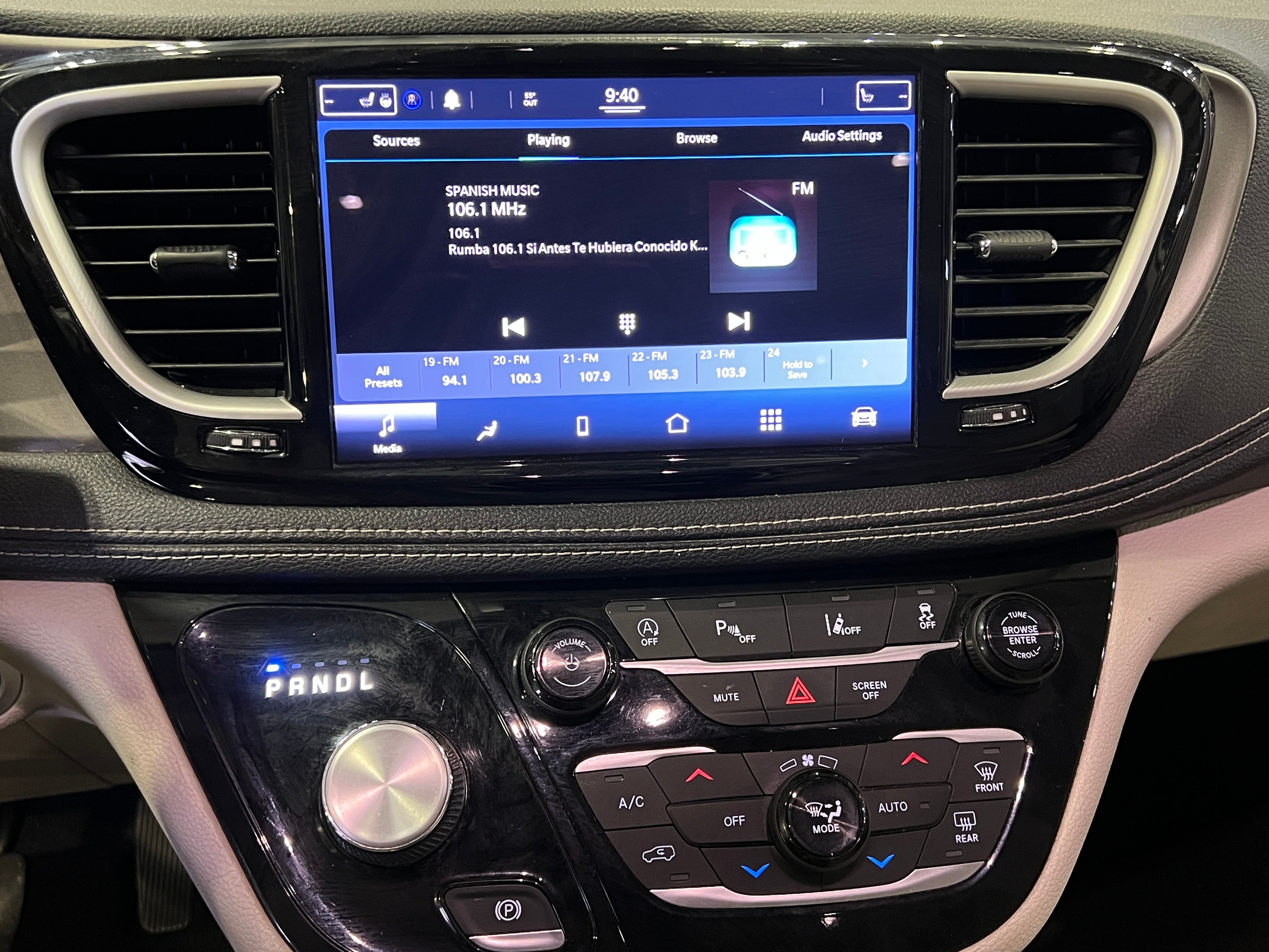 2021 Chrysler Pacifica Touring L 3