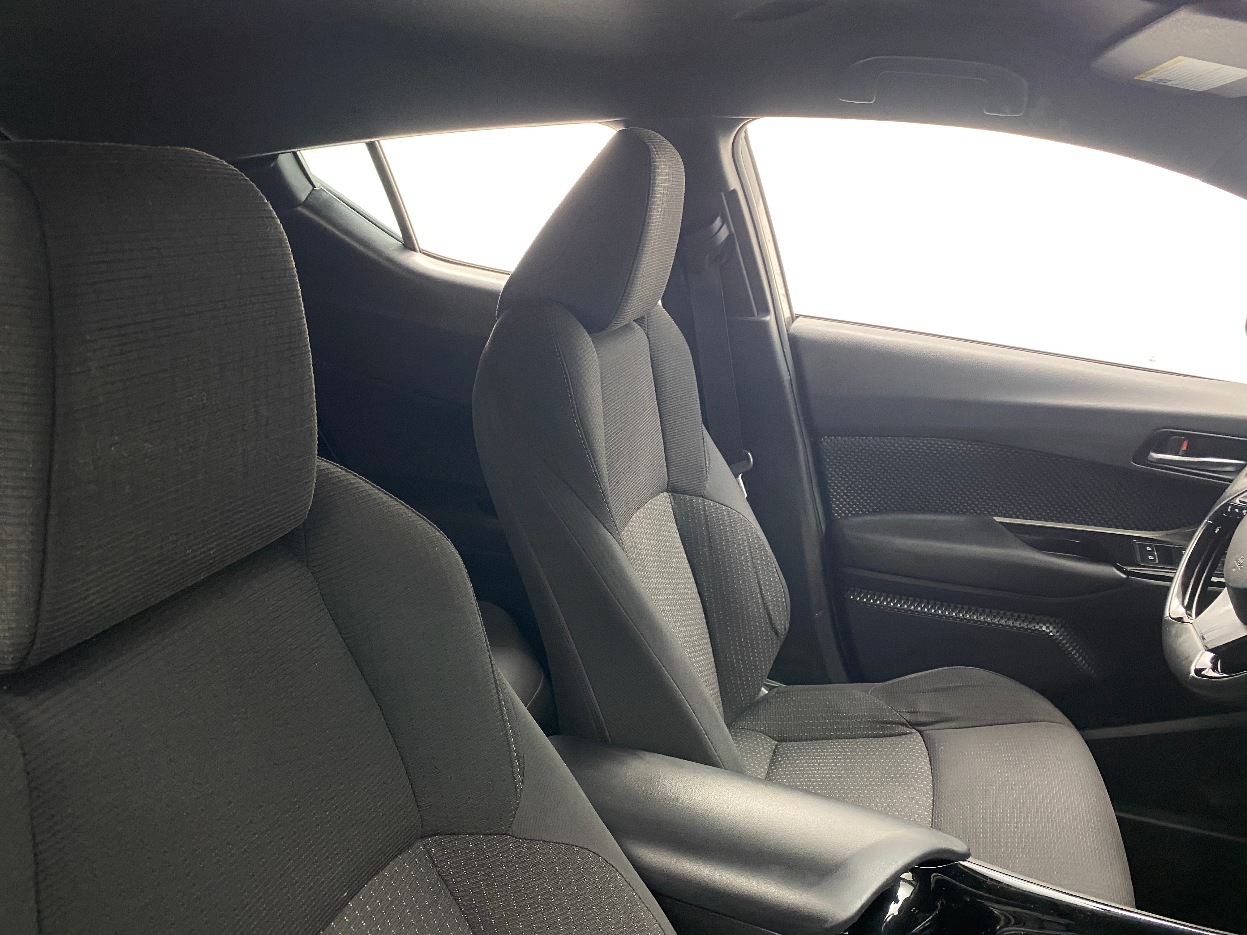 2019 Toyota C-HR XLE 2