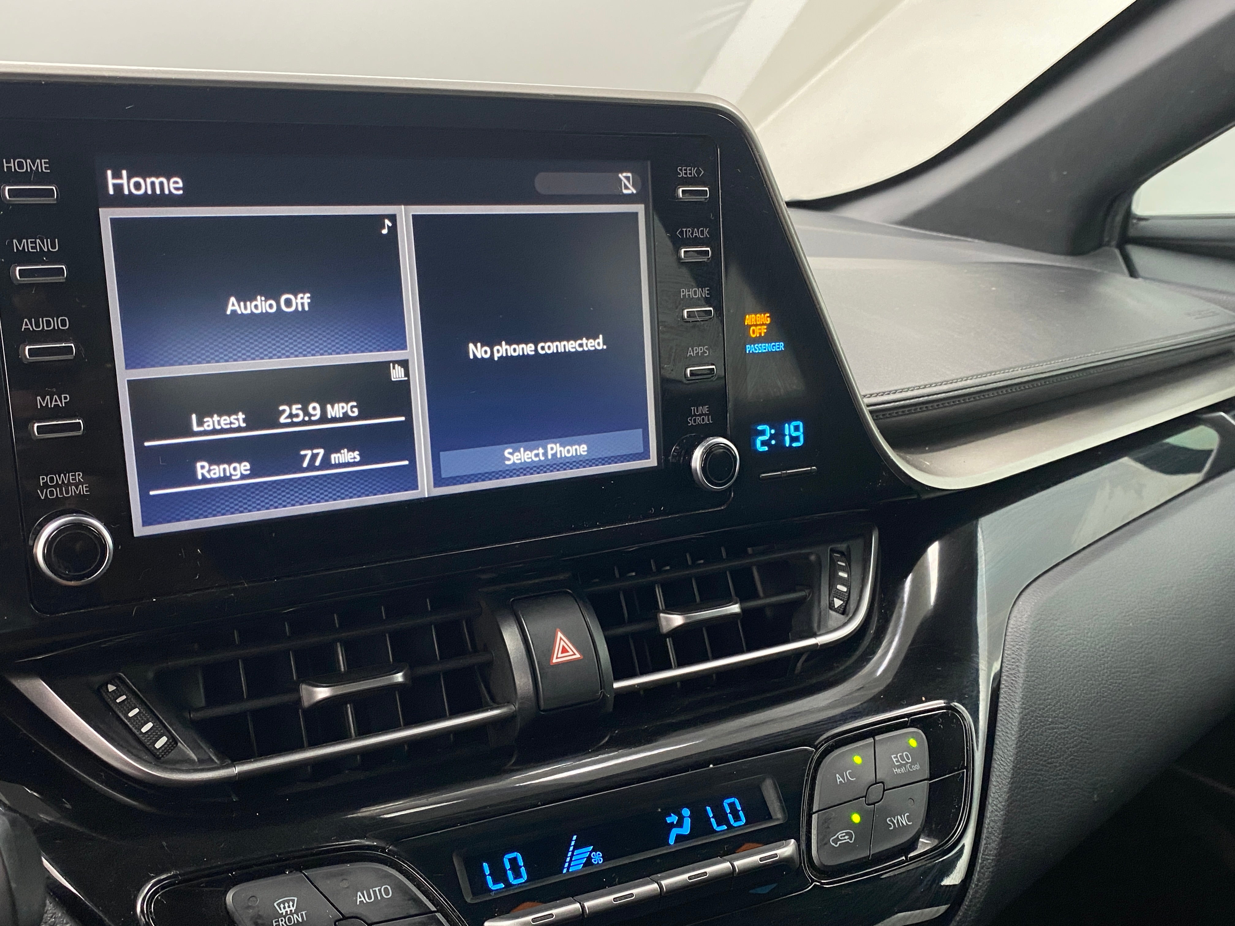 2019 Toyota C-HR XLE 4