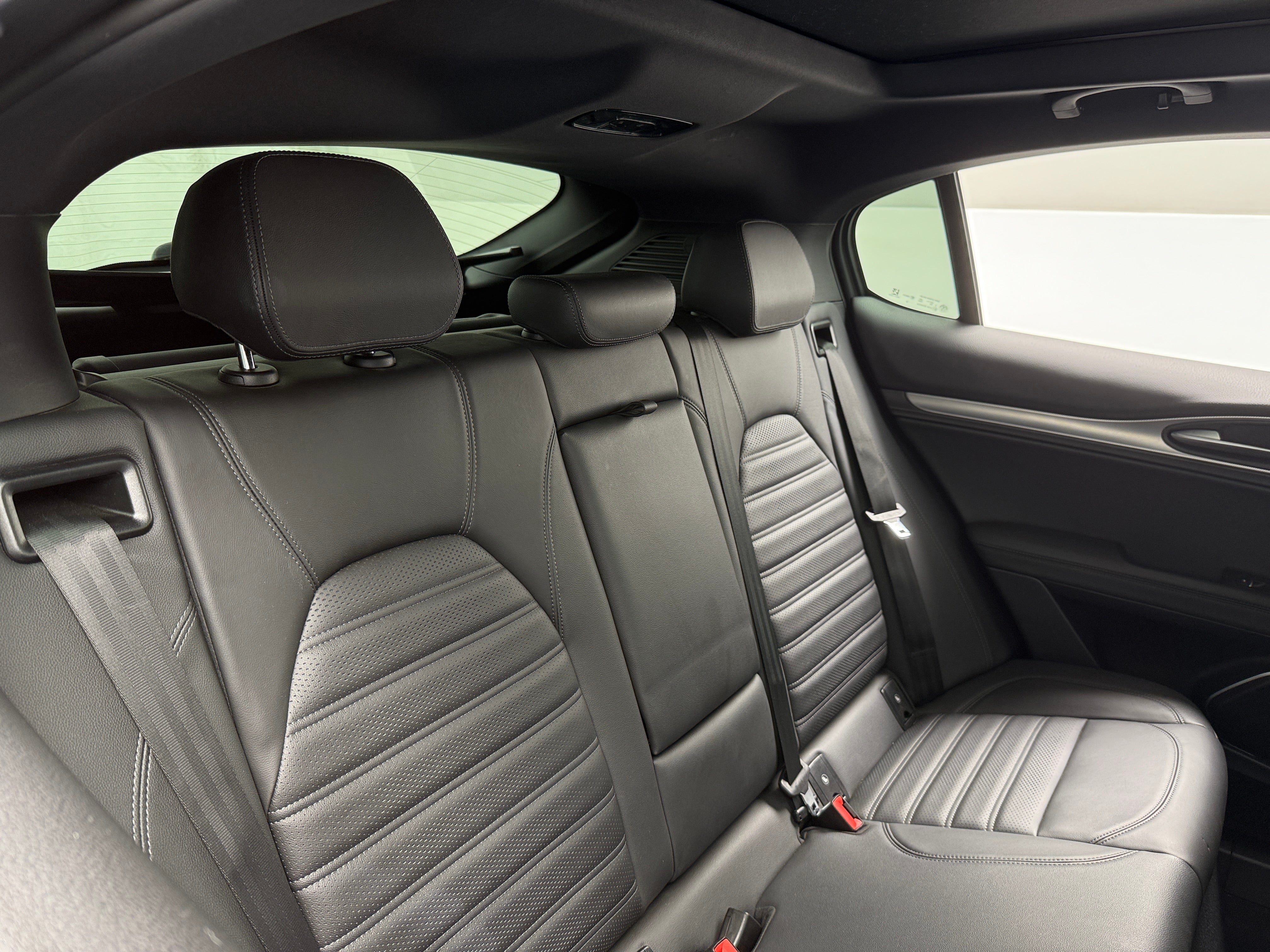 2022 Alfa Romeo Stelvio Ti 5