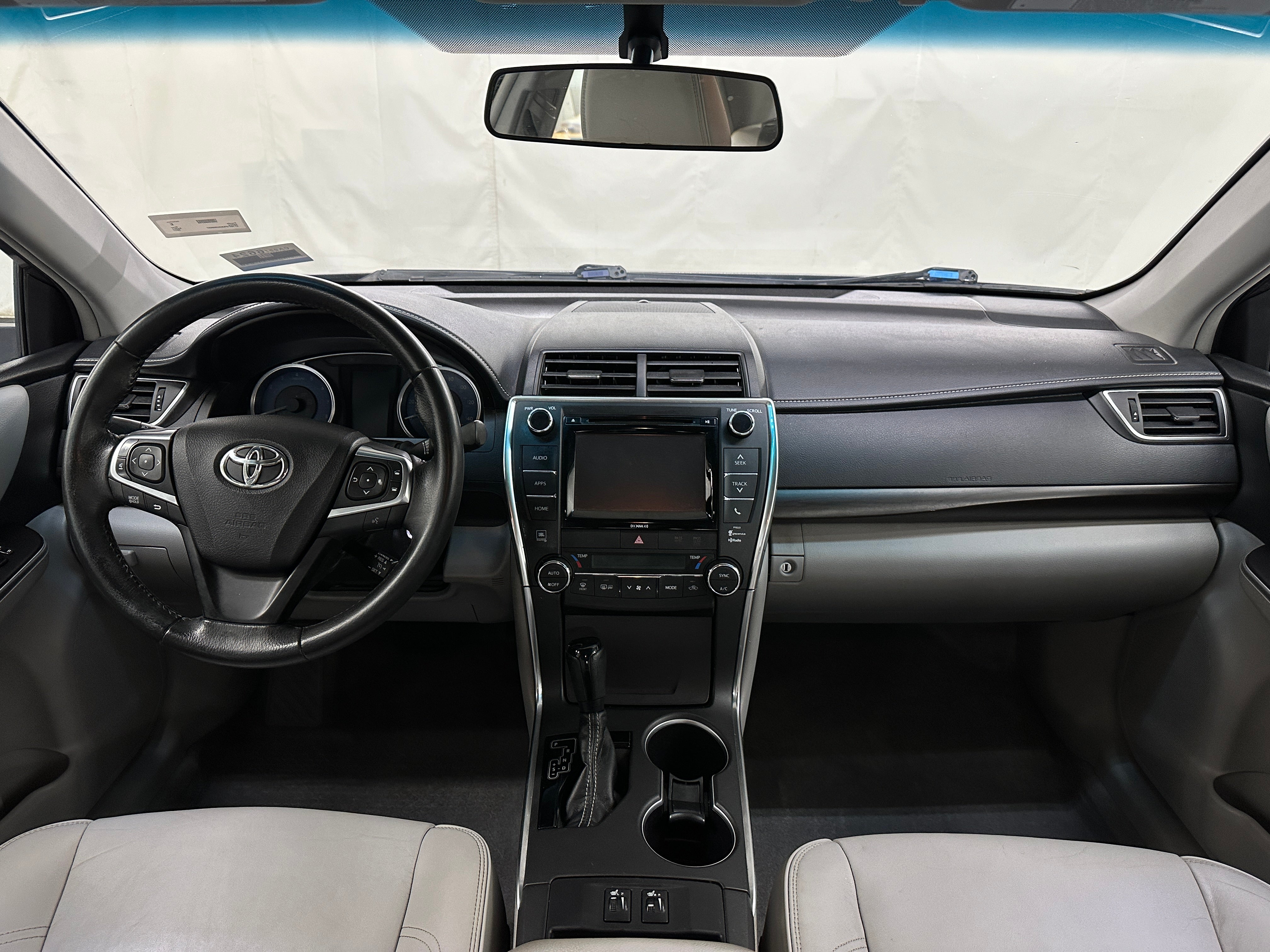 2017 Toyota Camry XLE 3