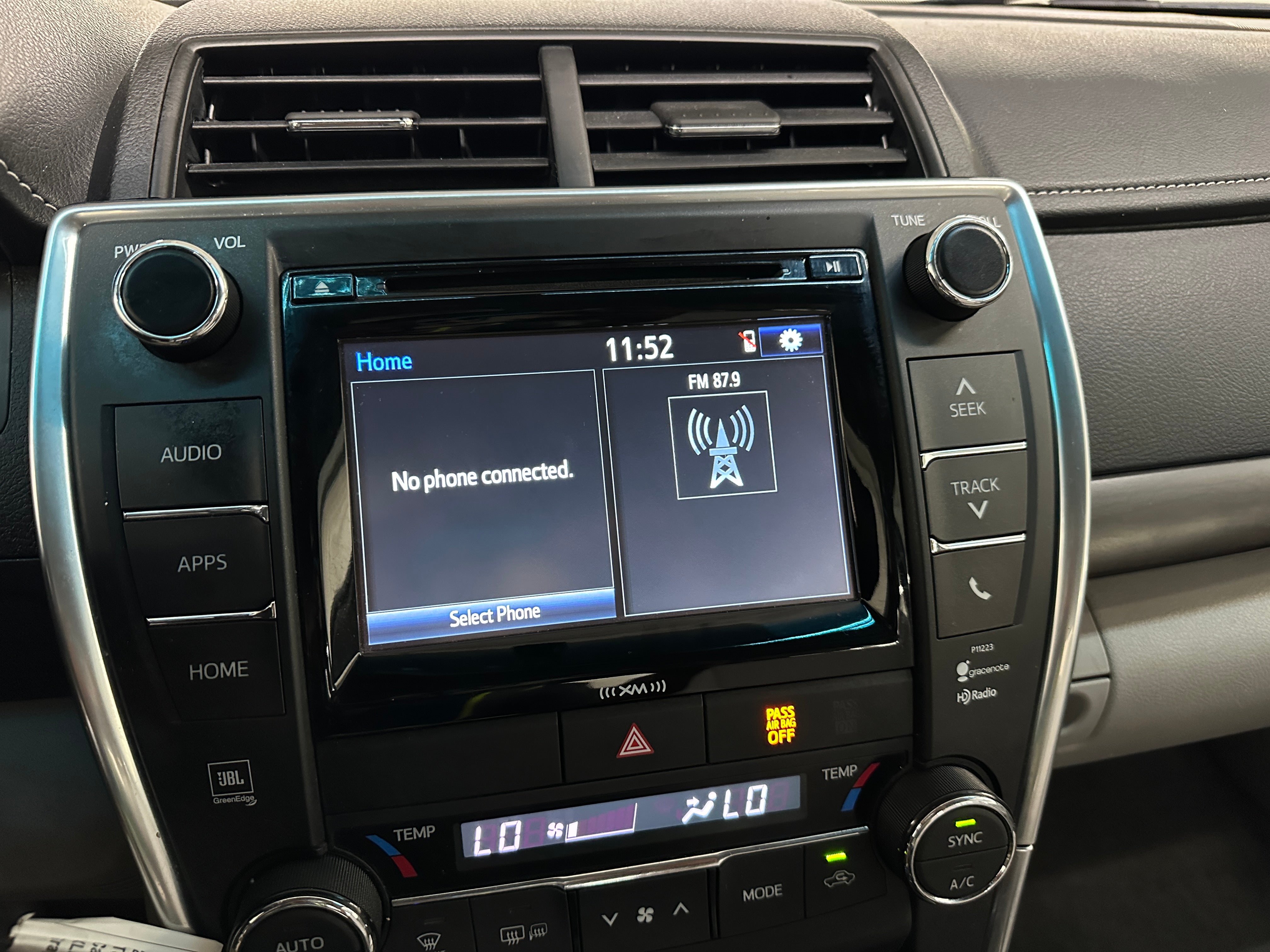 2017 Toyota Camry XLE 4