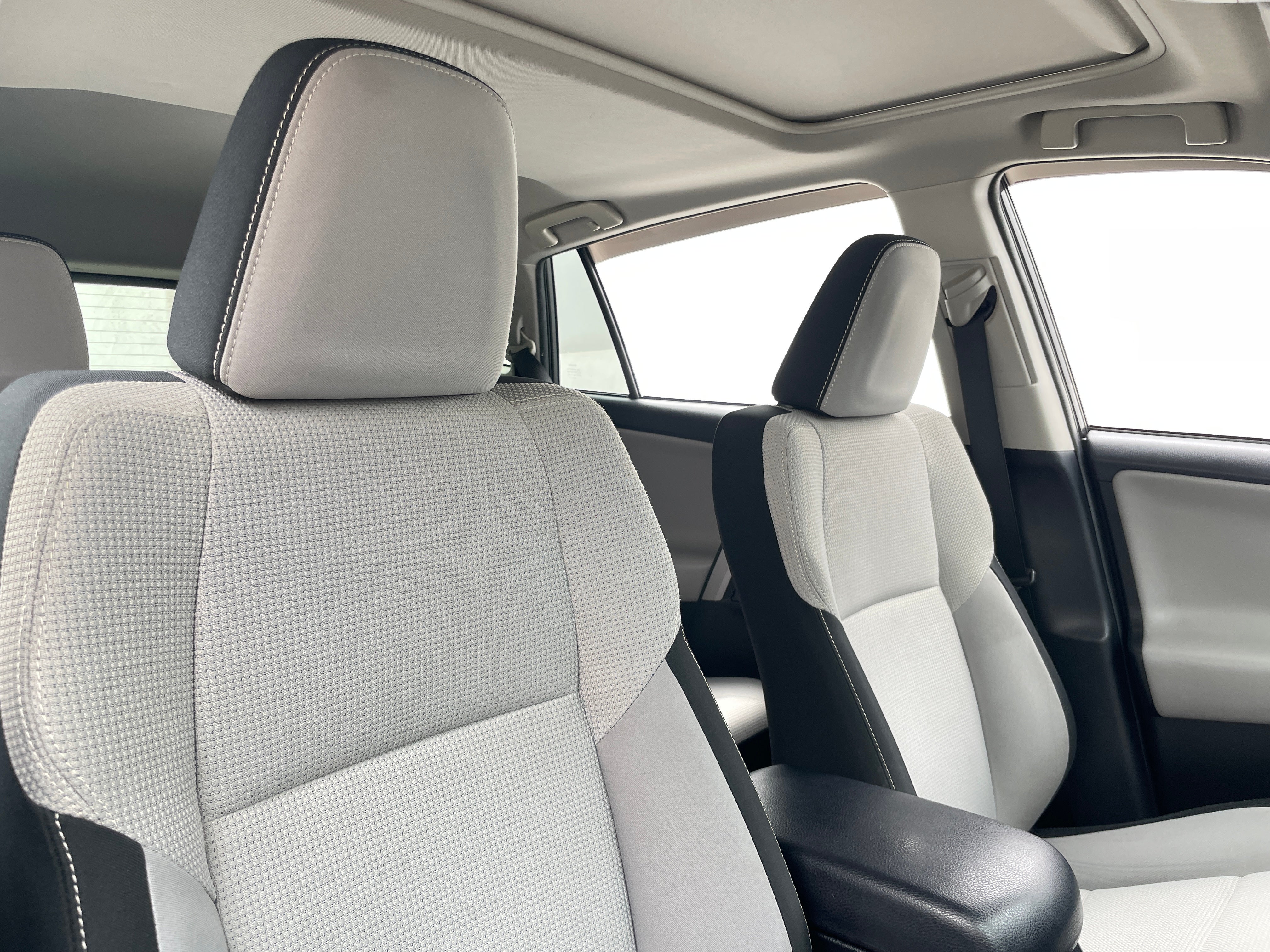 2018 Toyota RAV4 XLE 2