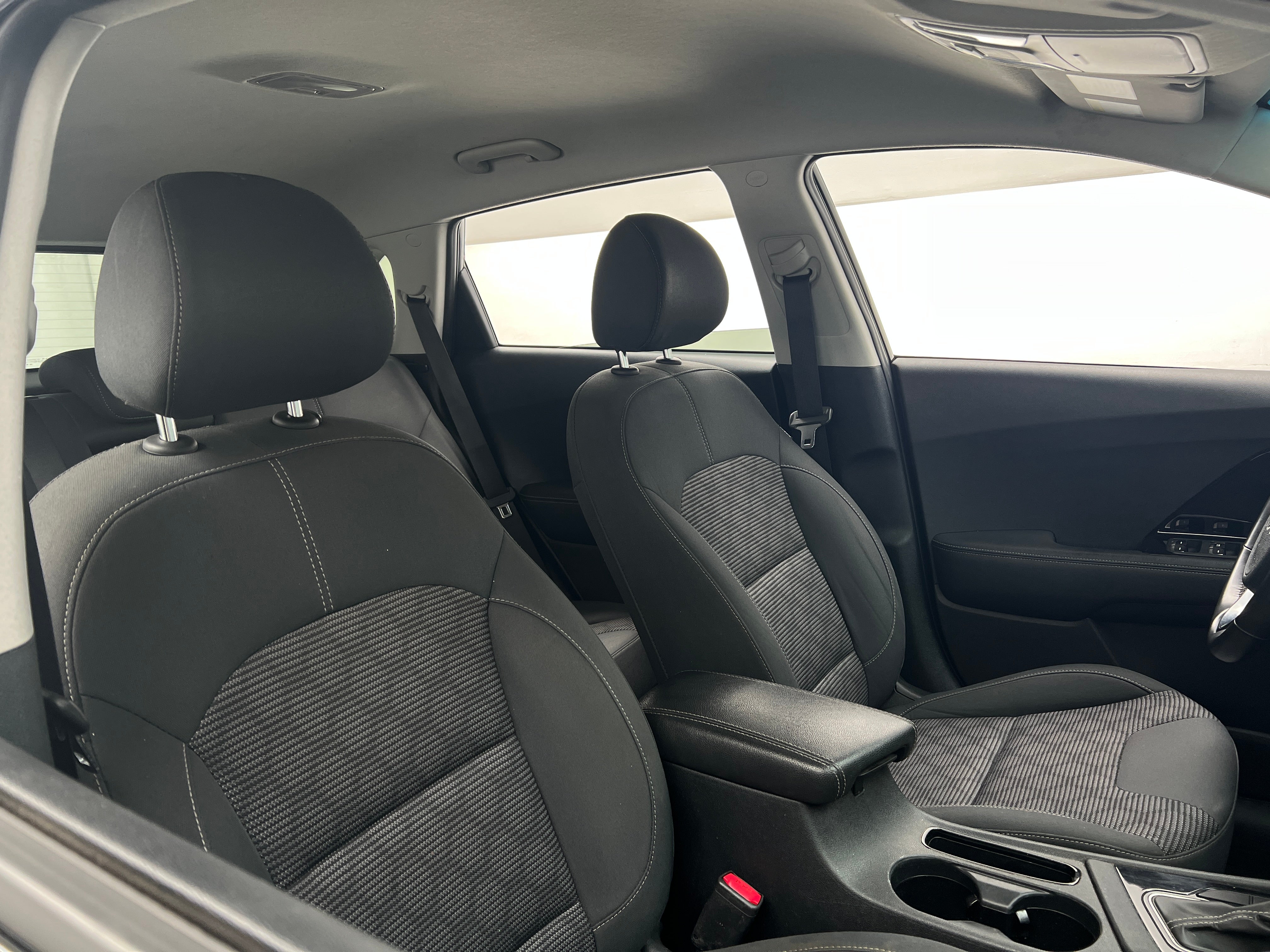2022 Kia Niro LXS 2