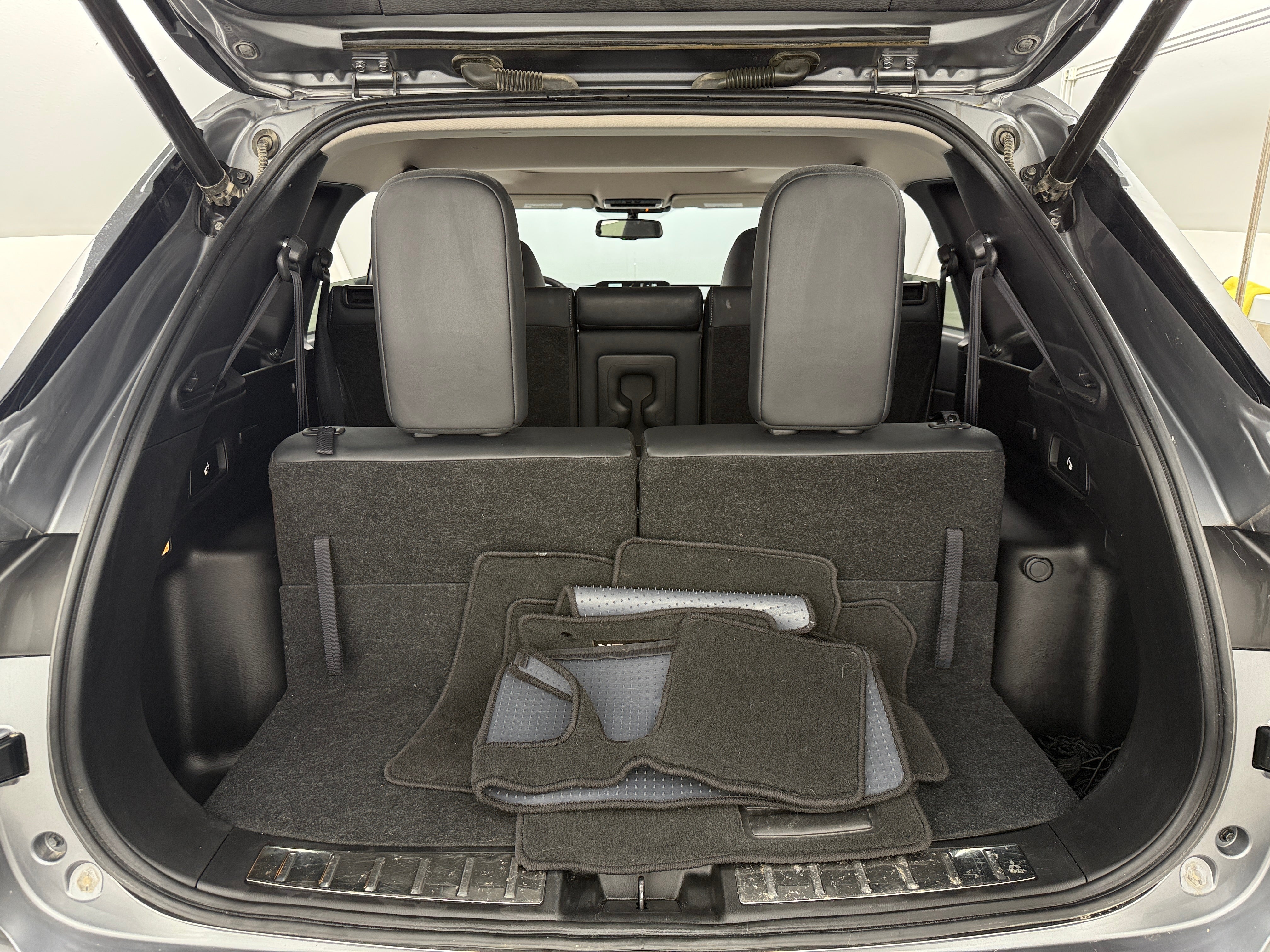 2023 Mitsubishi Outlander Black Edition 6