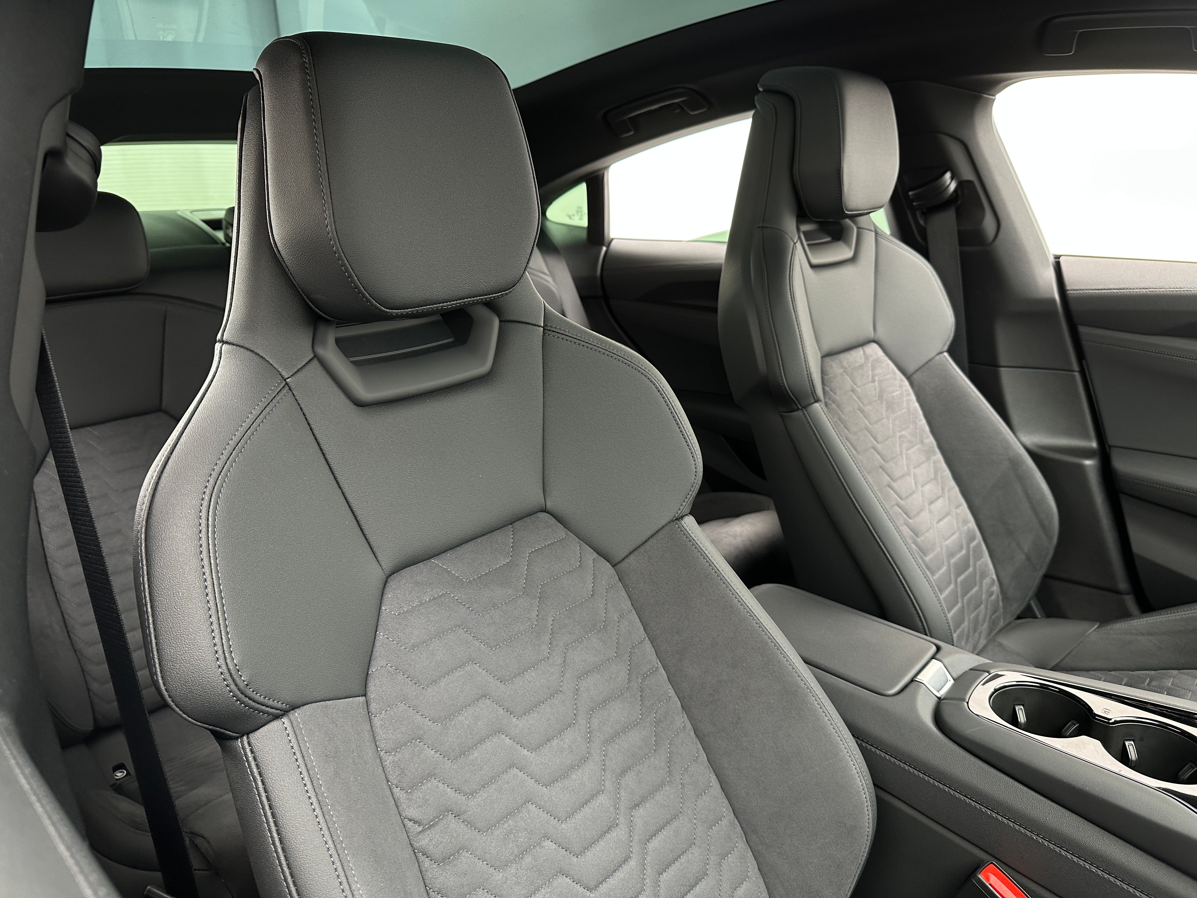 2024 Audi e-tron GT Premium Plus 2