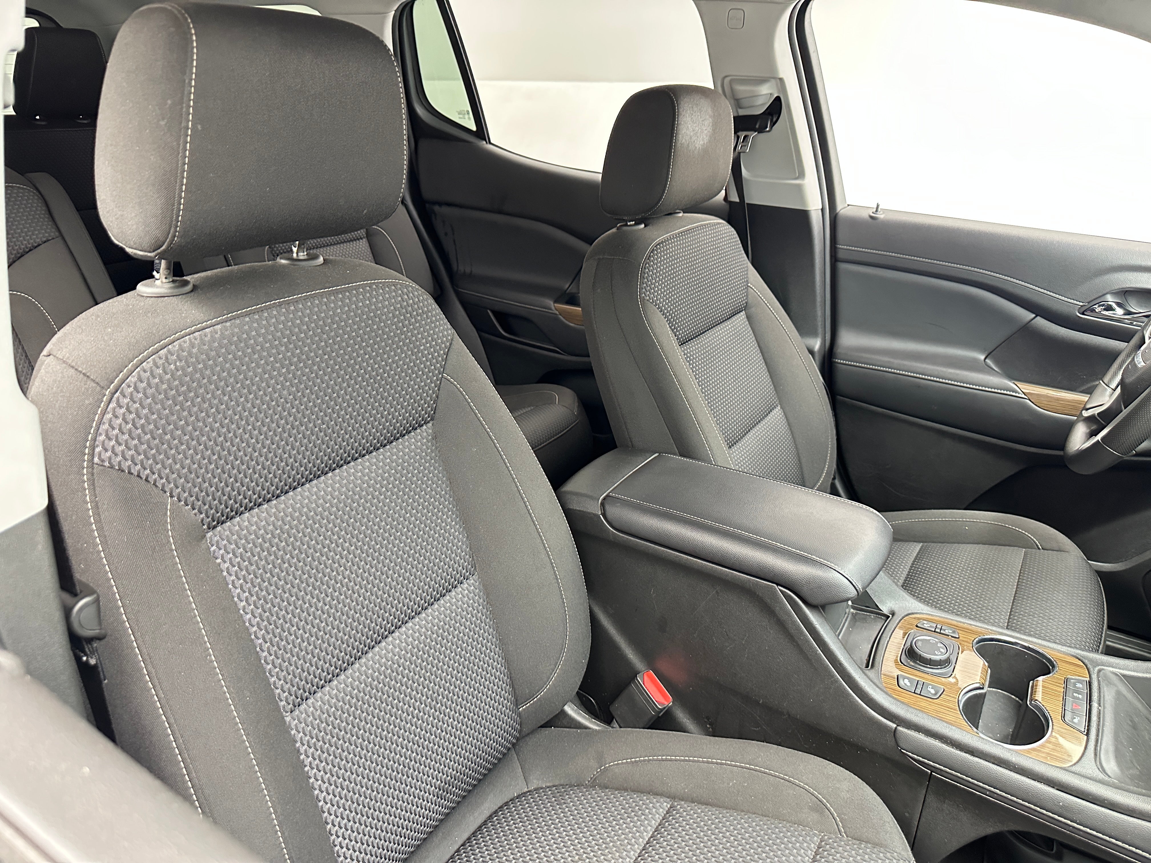 2023 GMC Acadia SLE 2