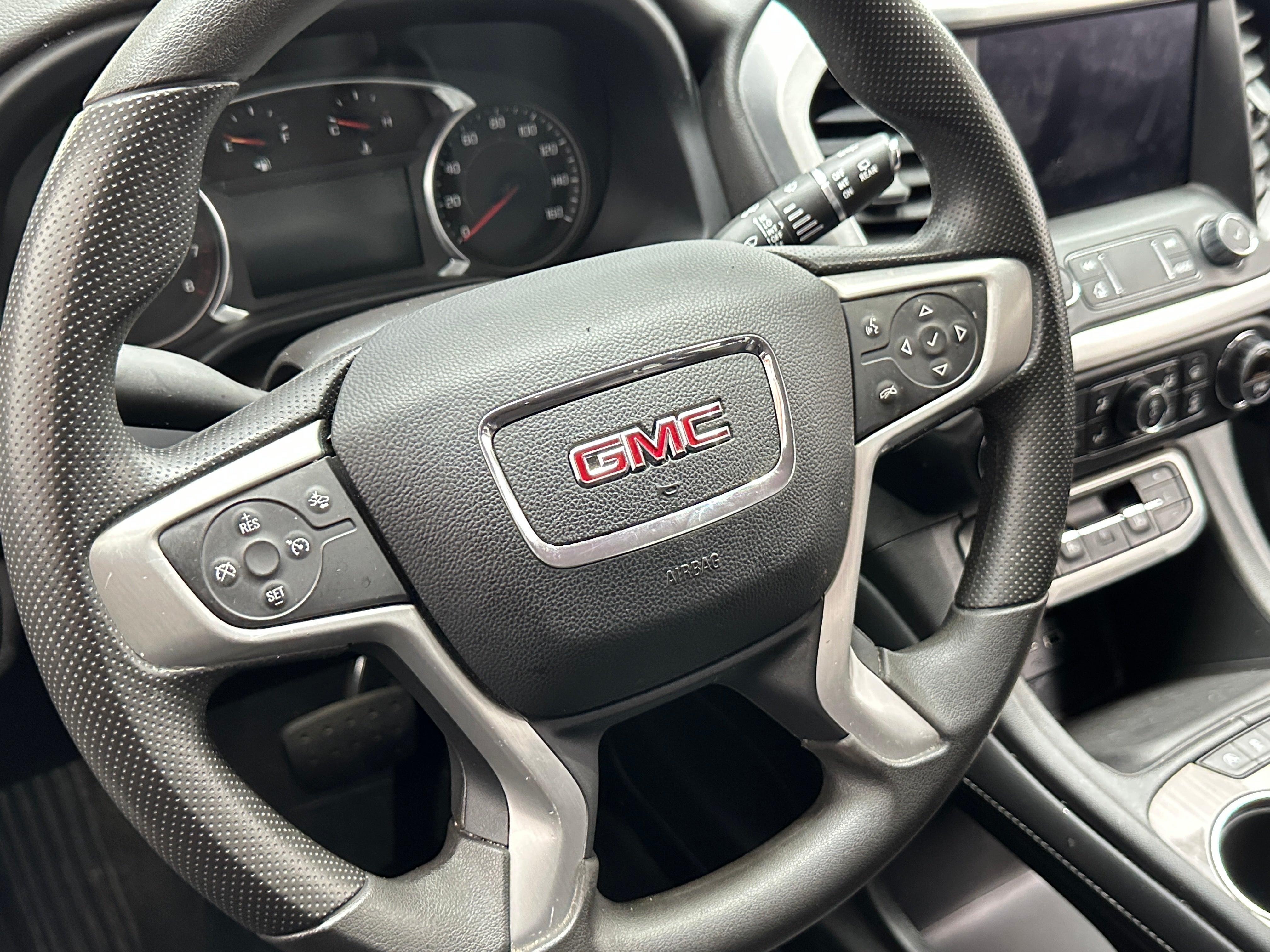 2023 GMC Acadia SLE 5