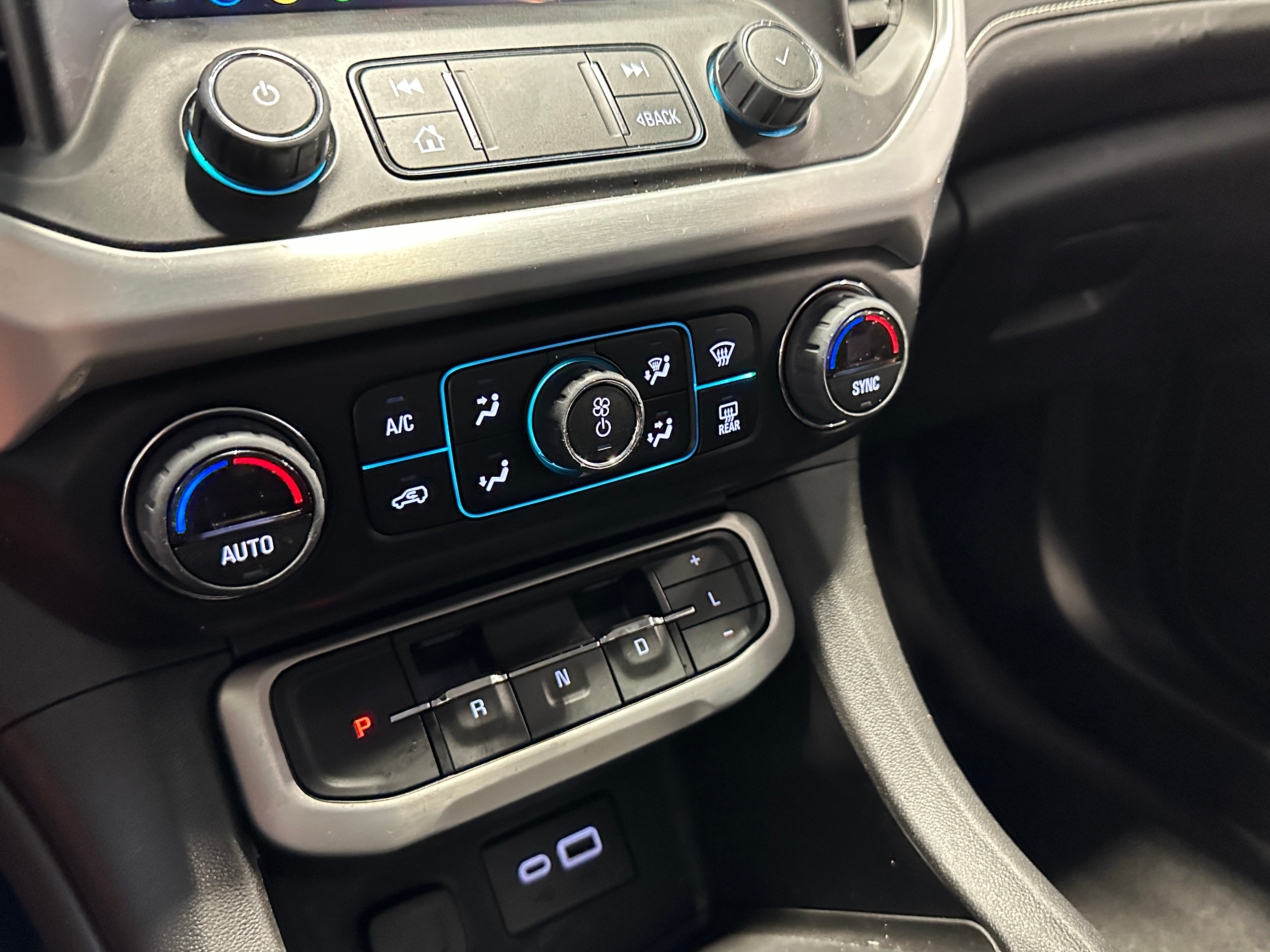 2023 GMC Acadia SLE 4
