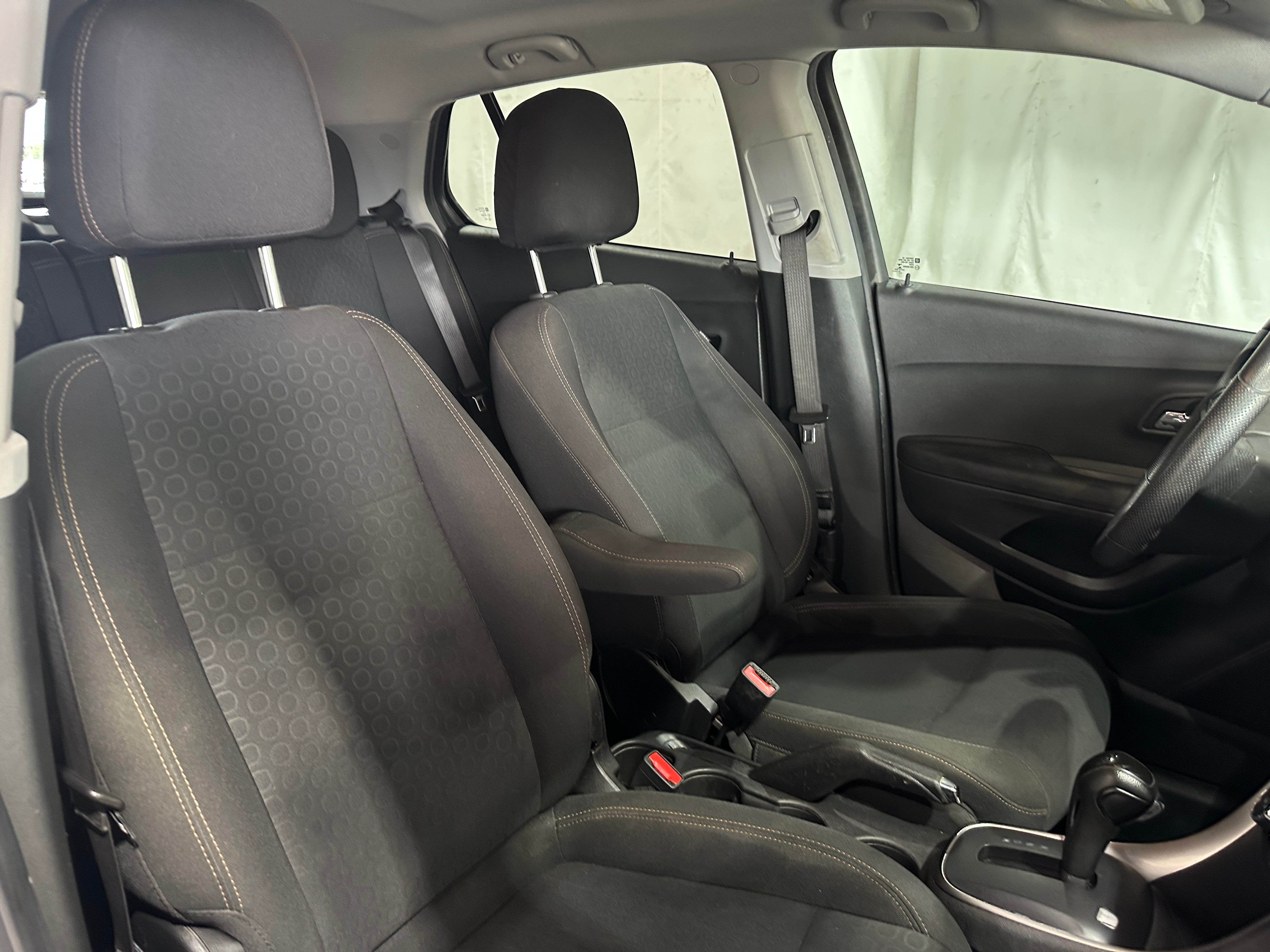 2020 Chevrolet Trax LS 2