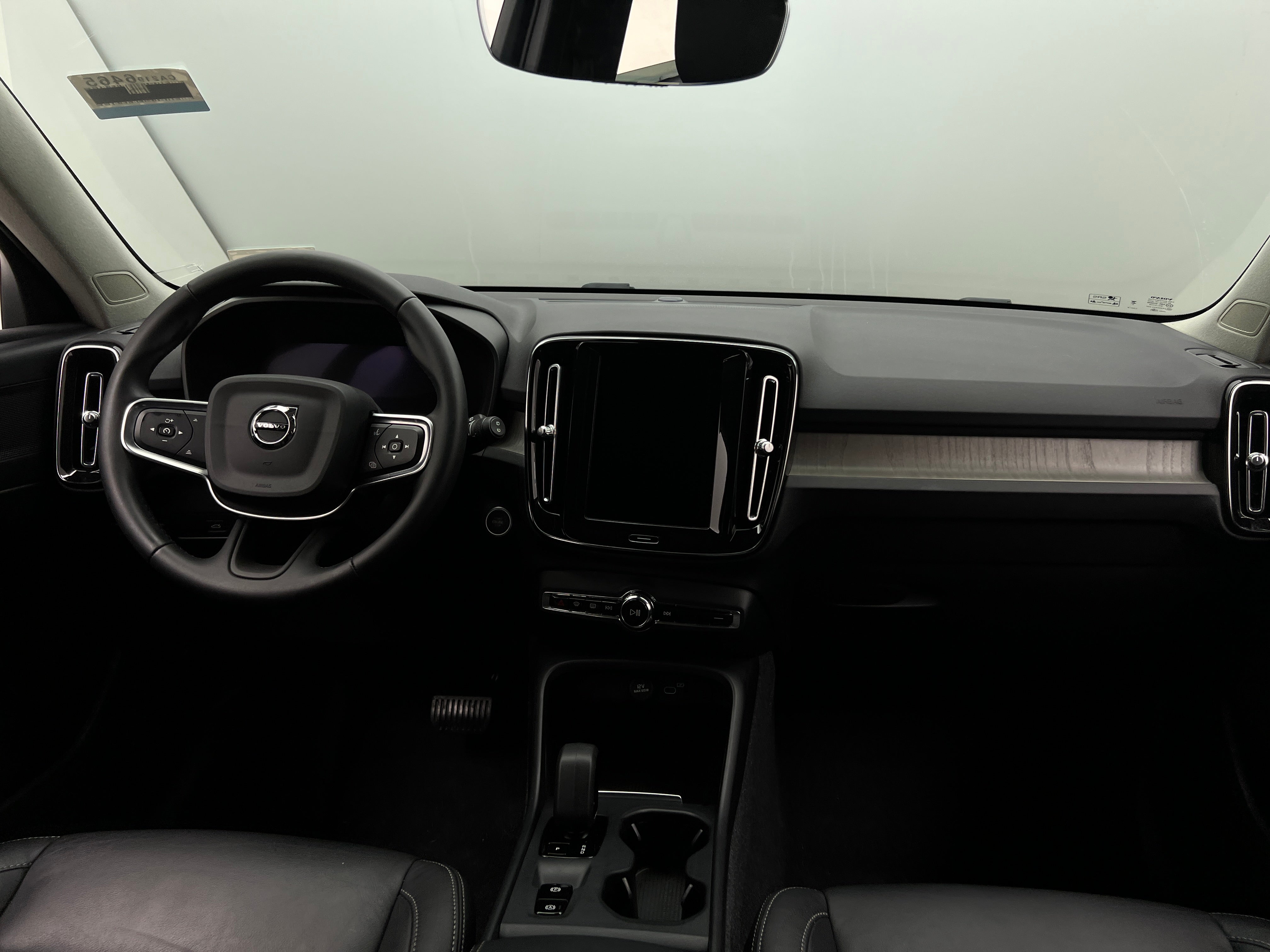 2023 Volvo XC40 B4 Core 2
