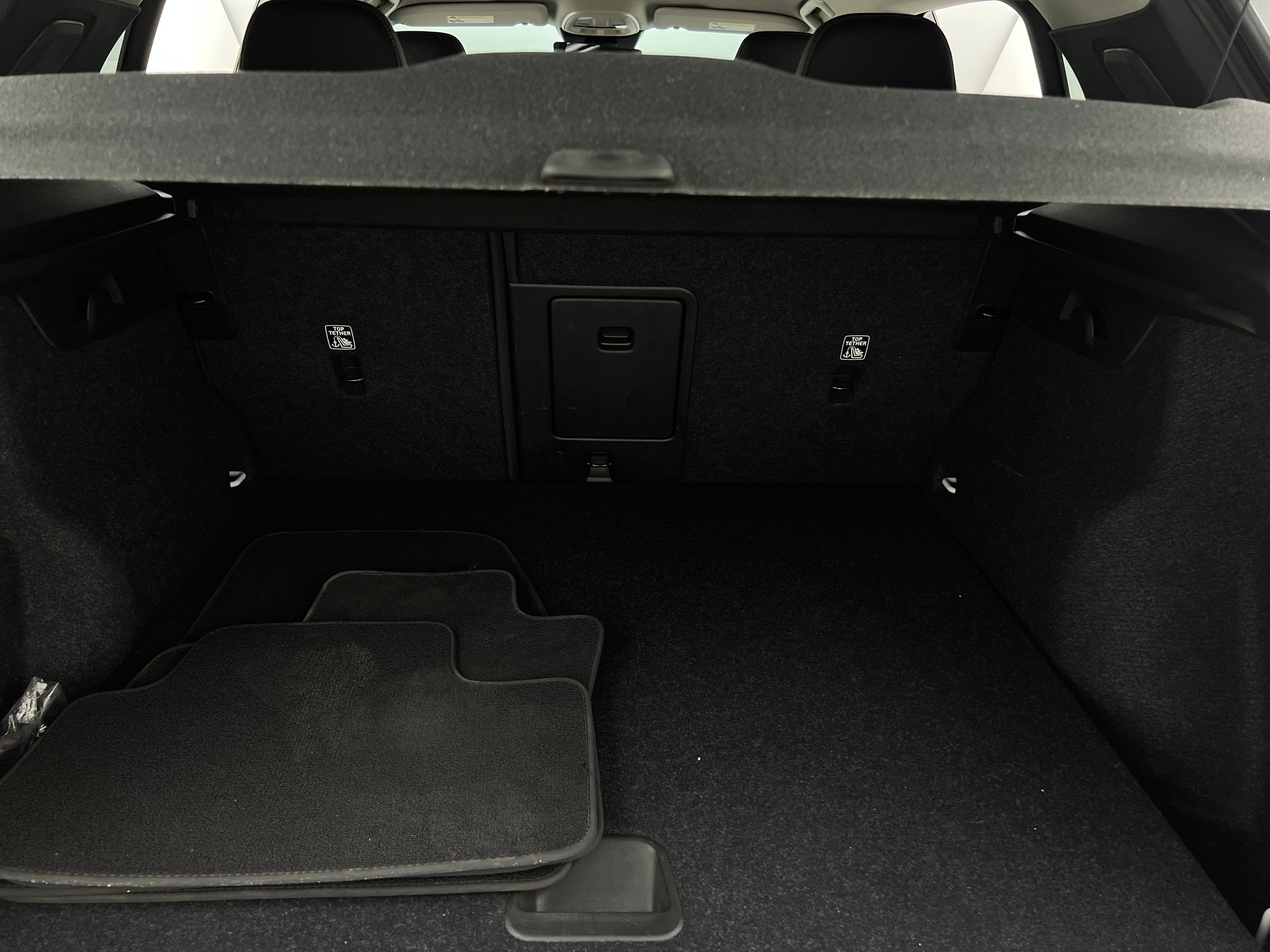 2023 Volvo XC40 B4 Core 6