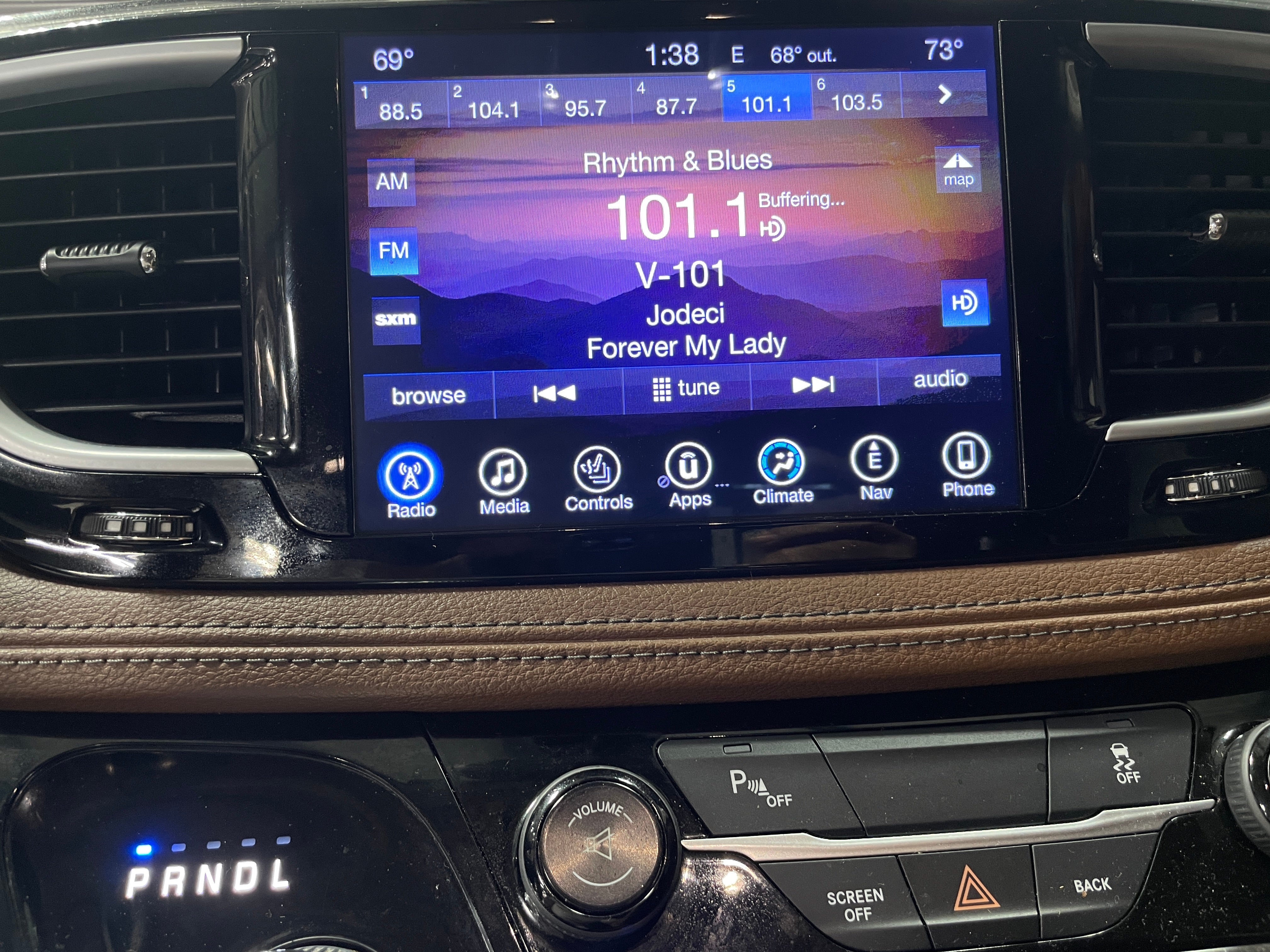 2017 Chrysler Pacifica Limited 3