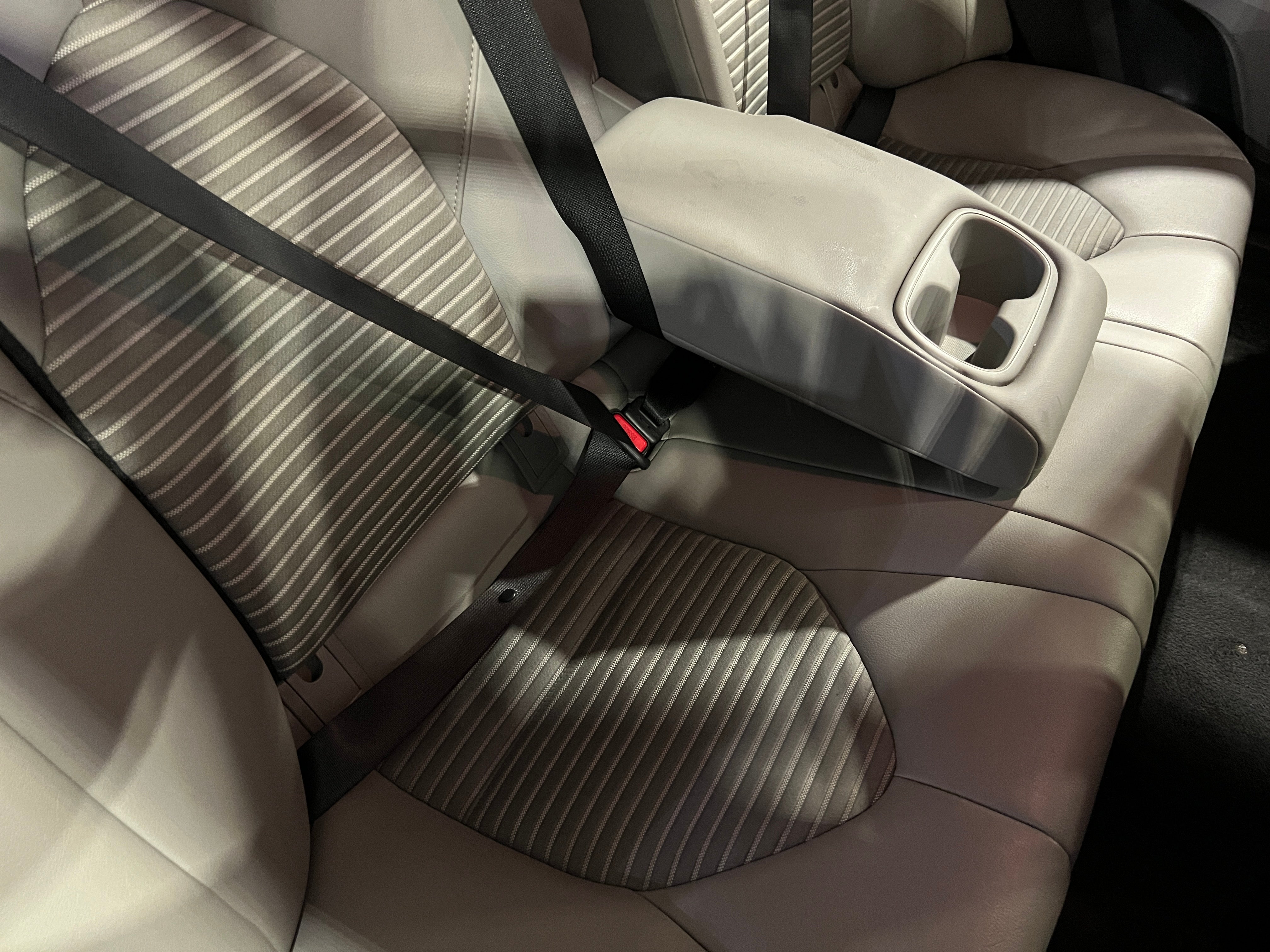 2020 Toyota Camry SE 6