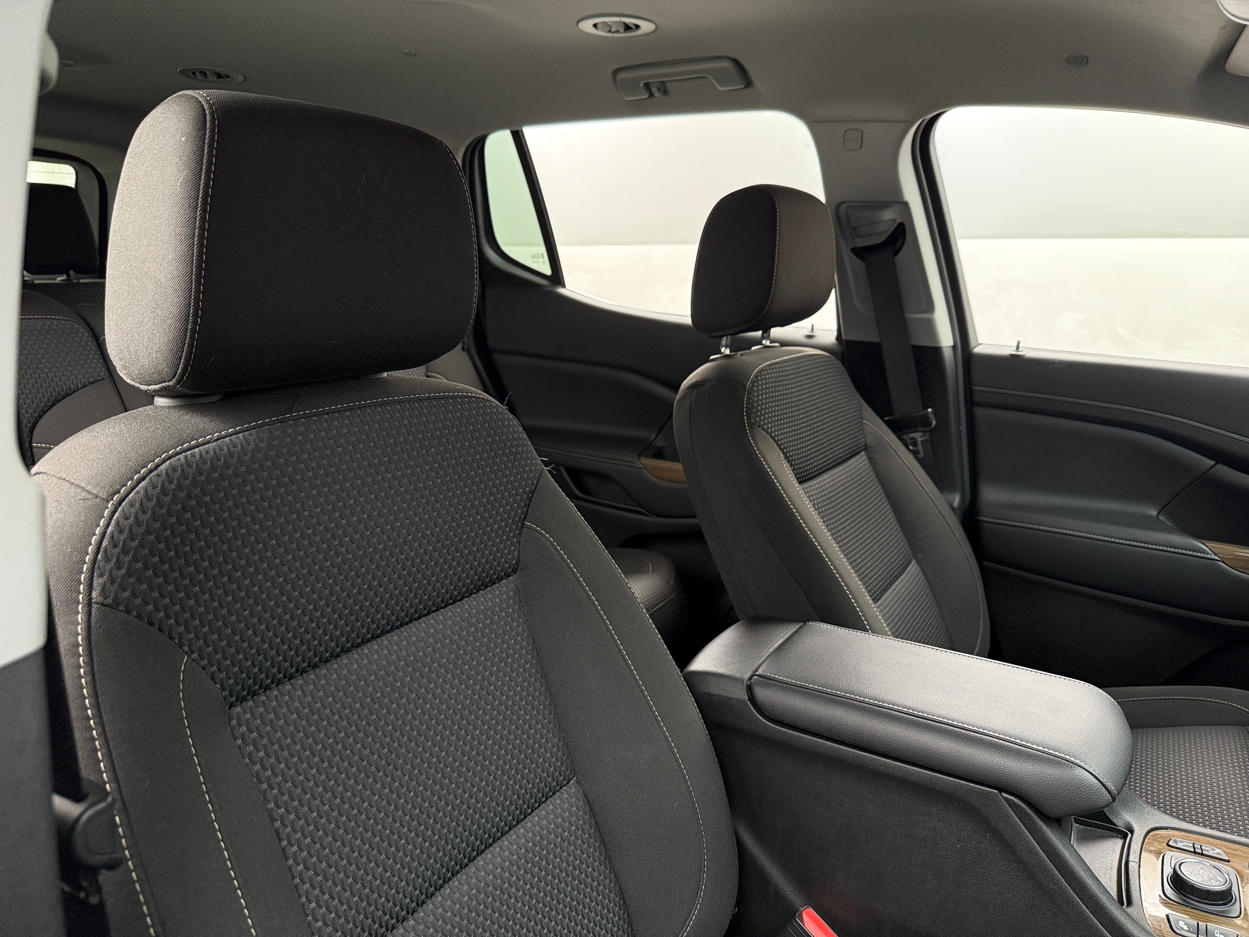 2023 GMC Acadia SLE 2
