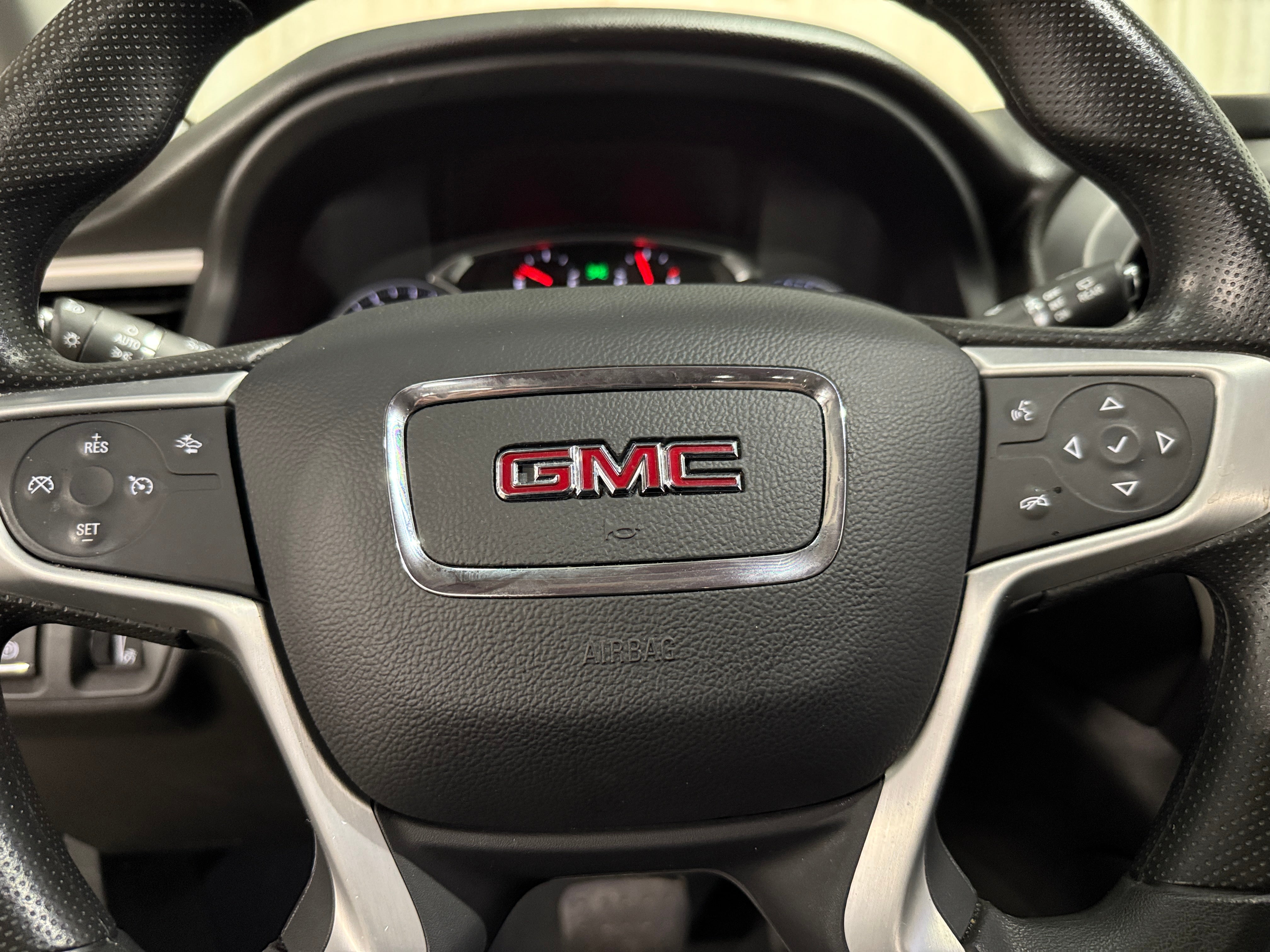 2023 GMC Acadia SLE 5