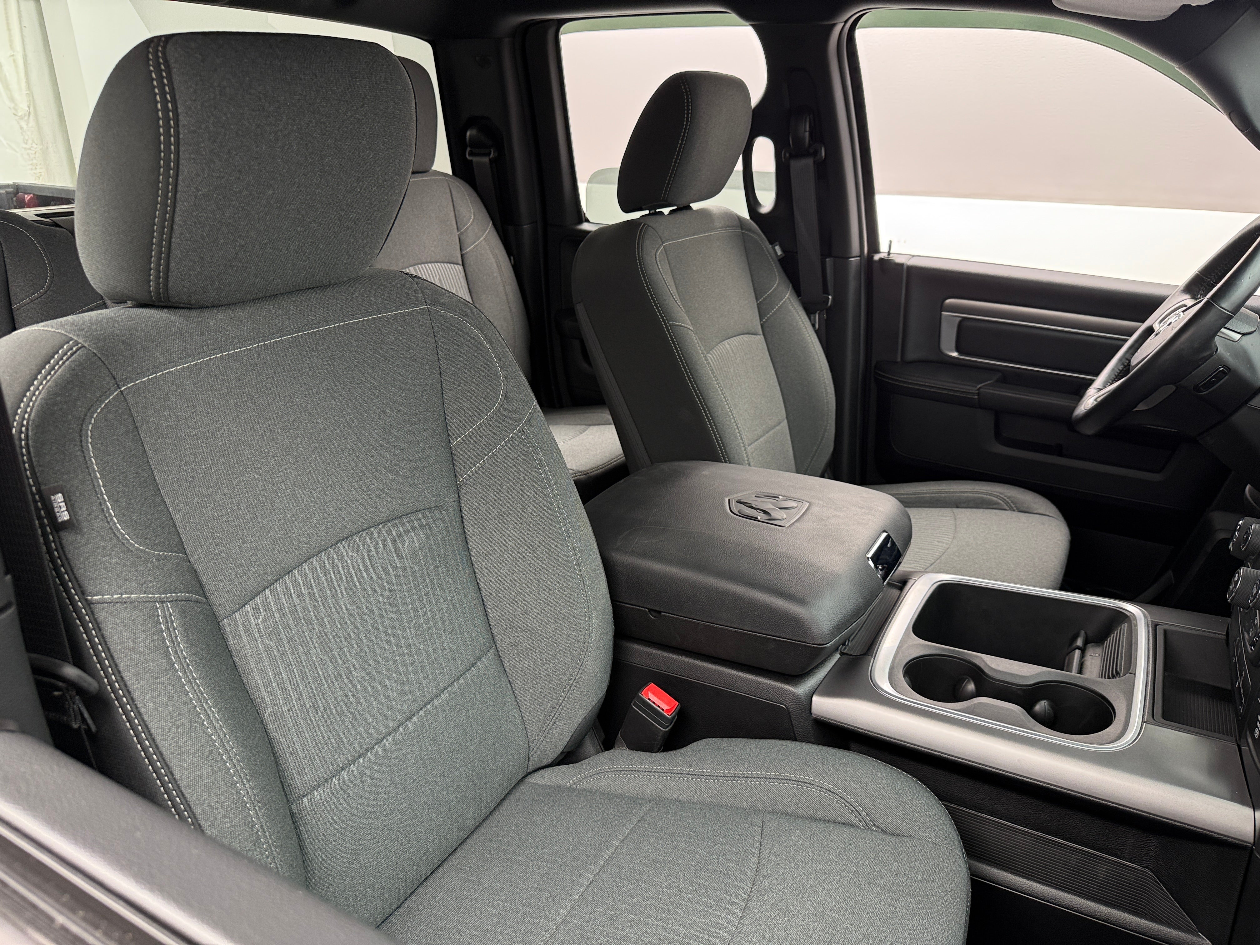 2022 RAM 1500 Classic SLT 2