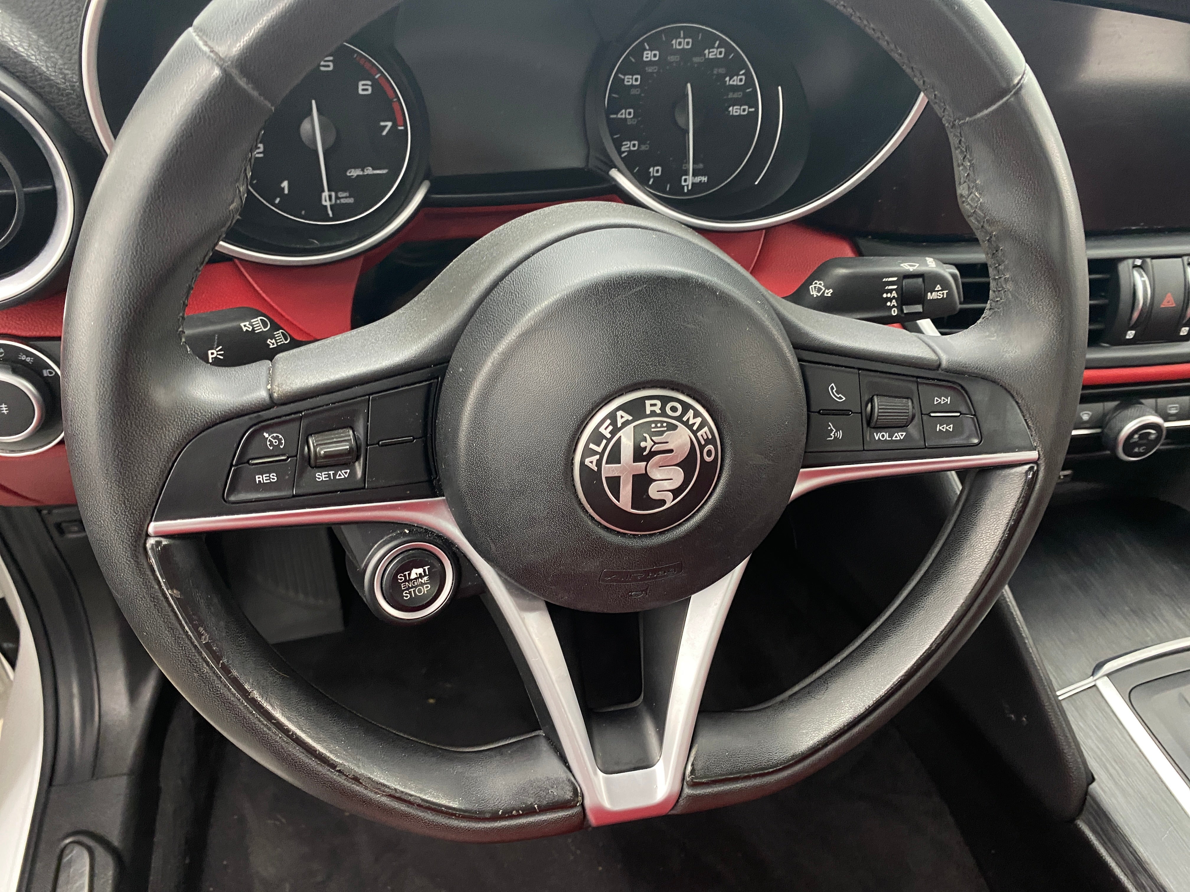2019 Alfa Romeo Giulia Base 4