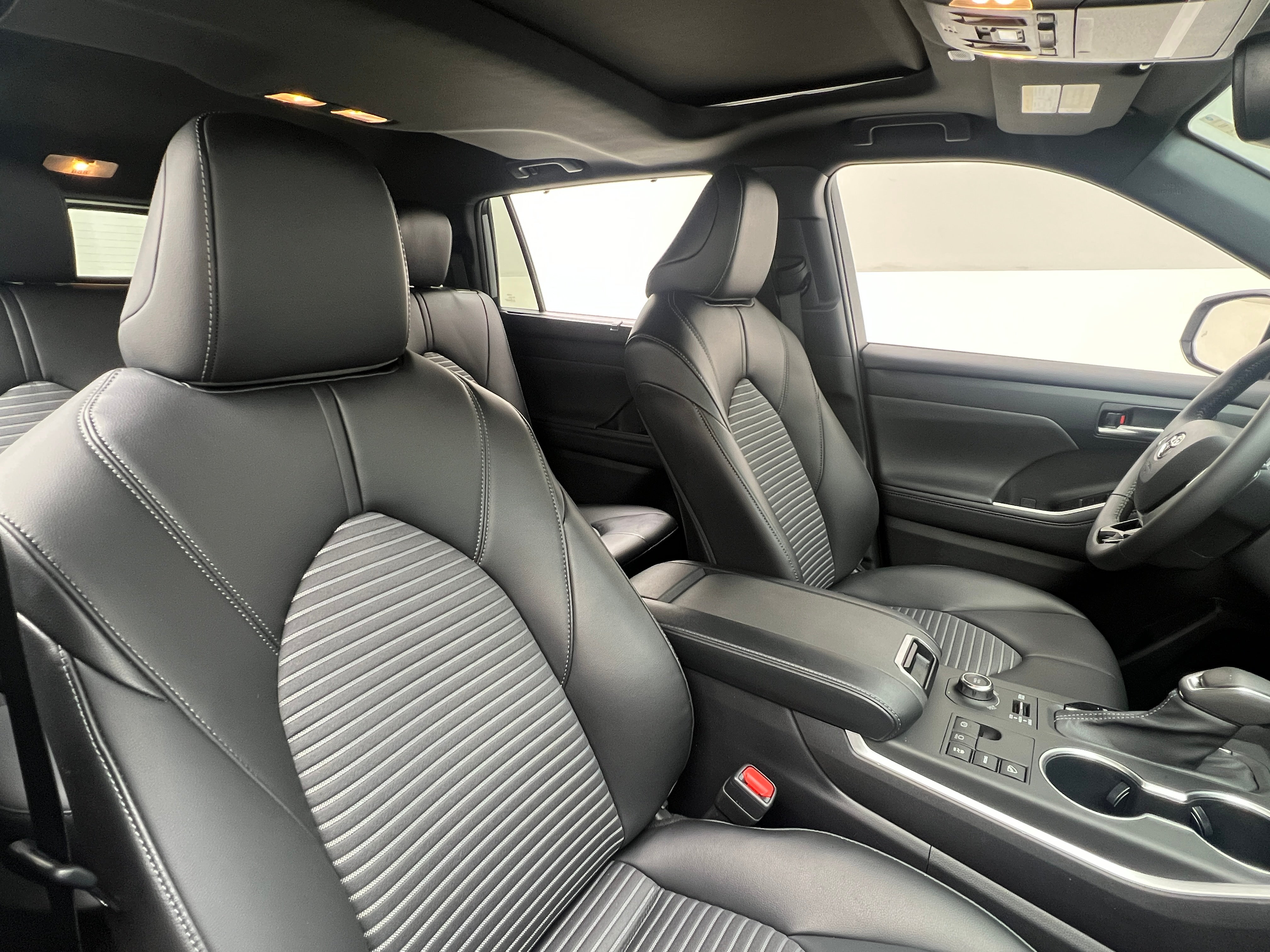 2023 Toyota Highlander XSE 2
