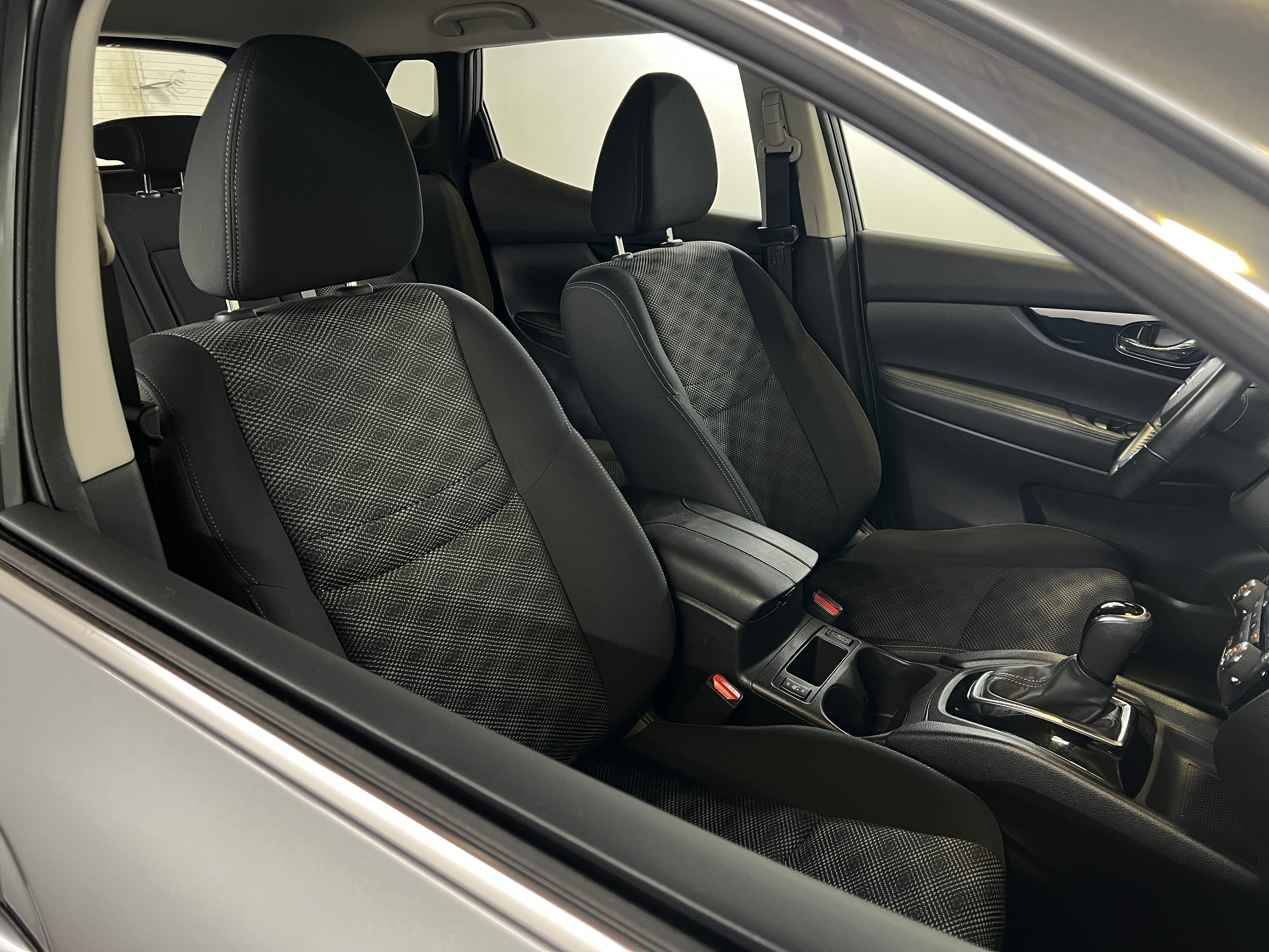 2018 Nissan Rogue Sport SV 2