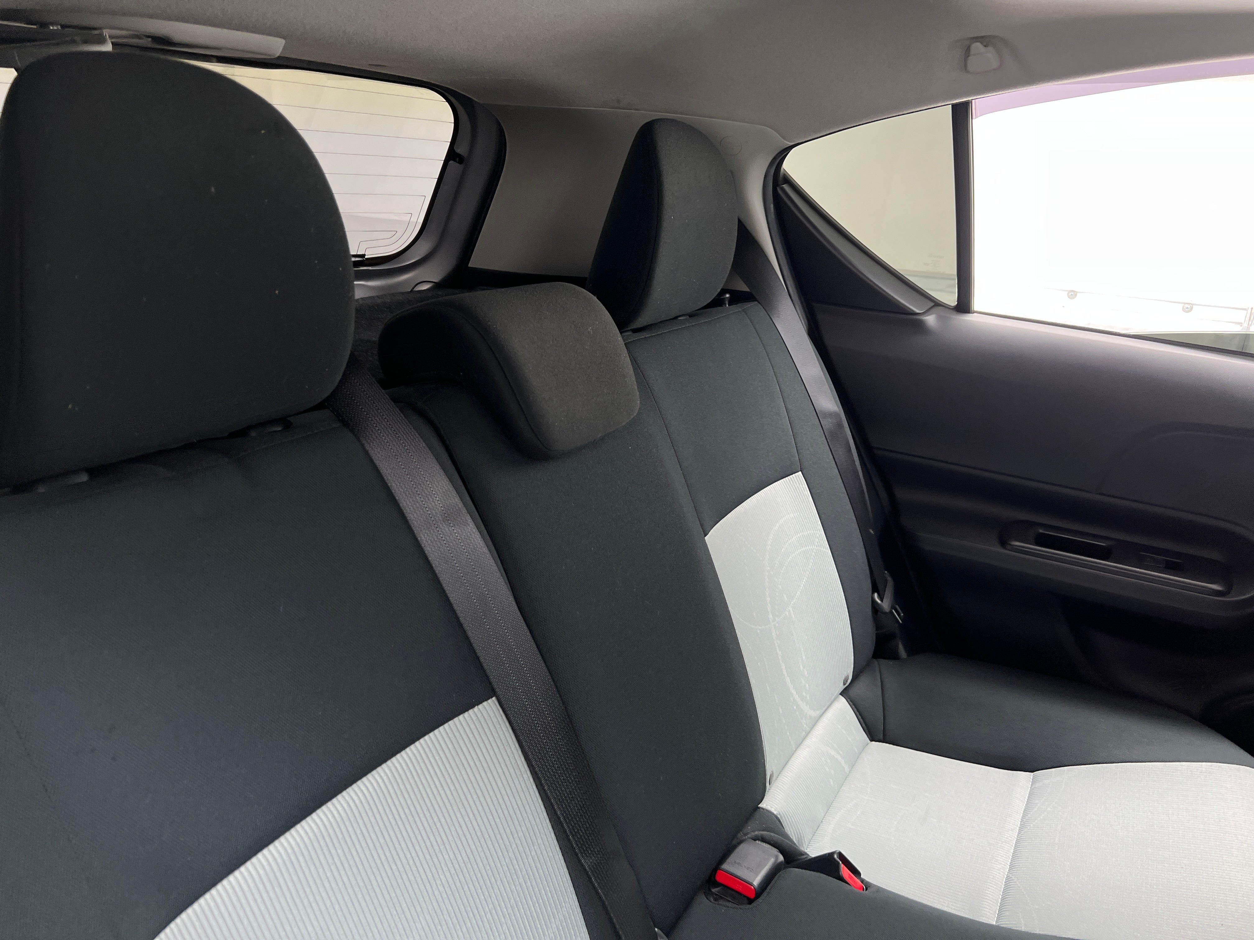2016 Toyota Prius c Three 6