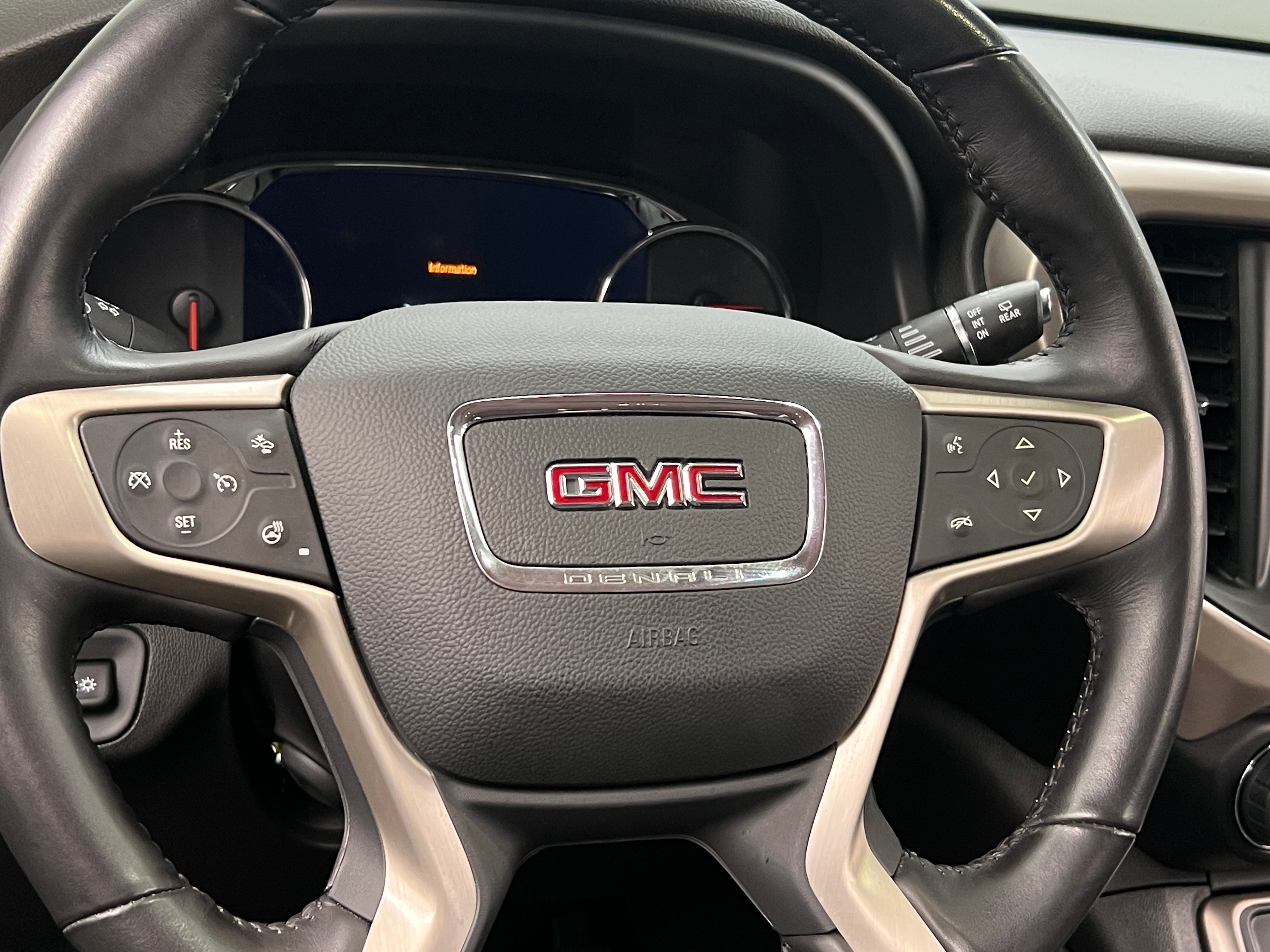 2022 GMC Acadia Denali 4