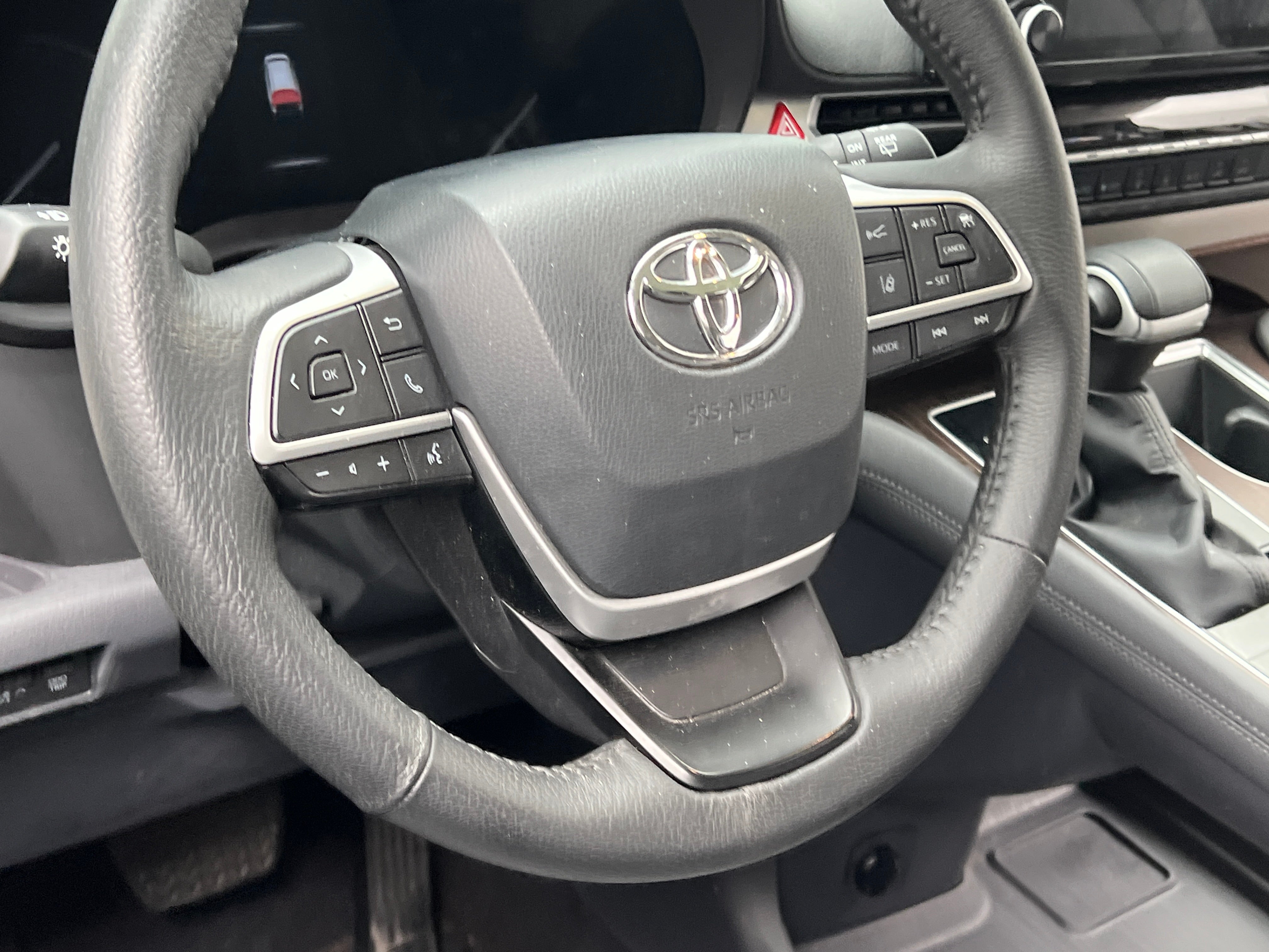 2023 Toyota Sienna XLE 4