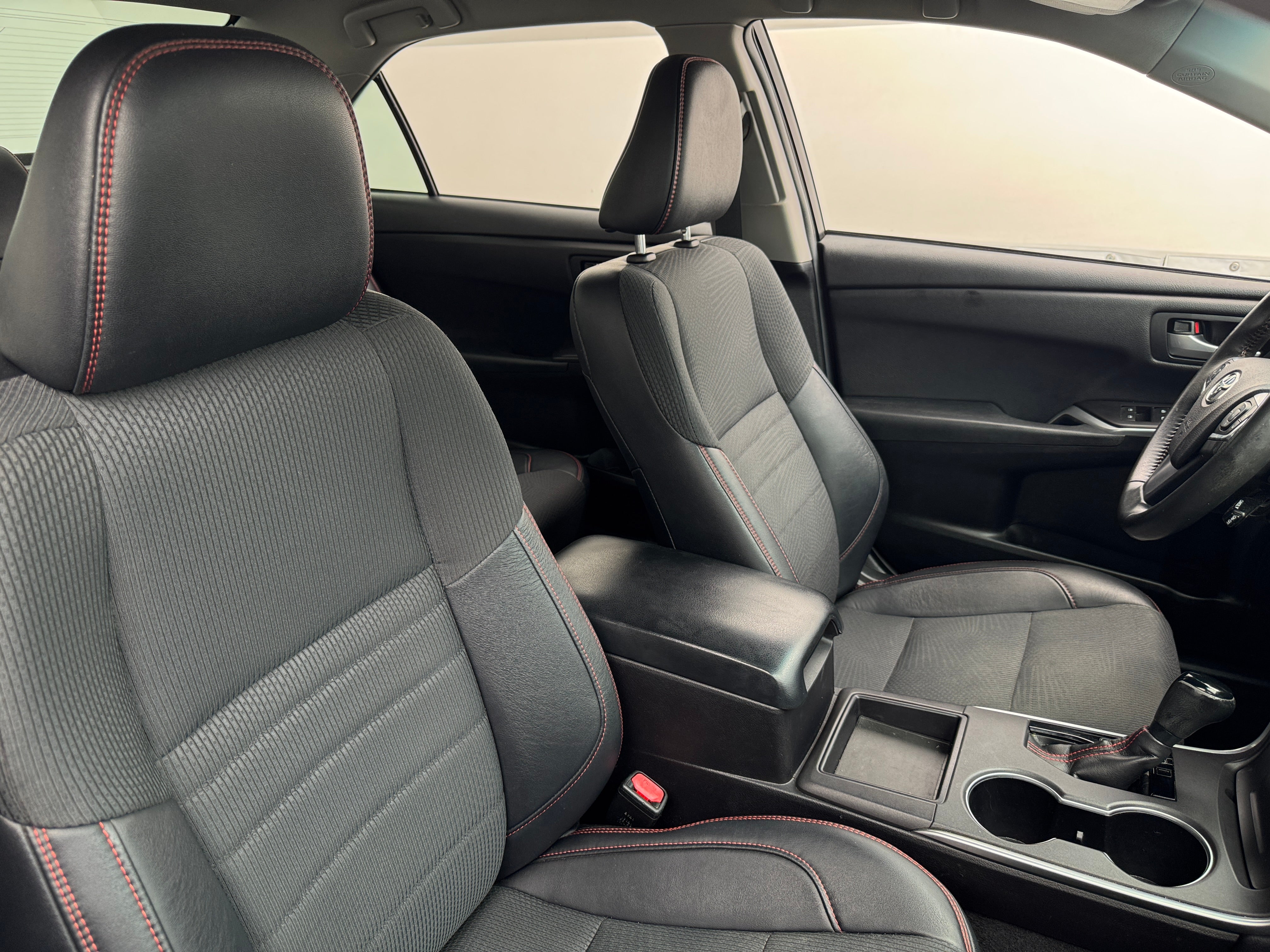 2016 Toyota Camry SE 2