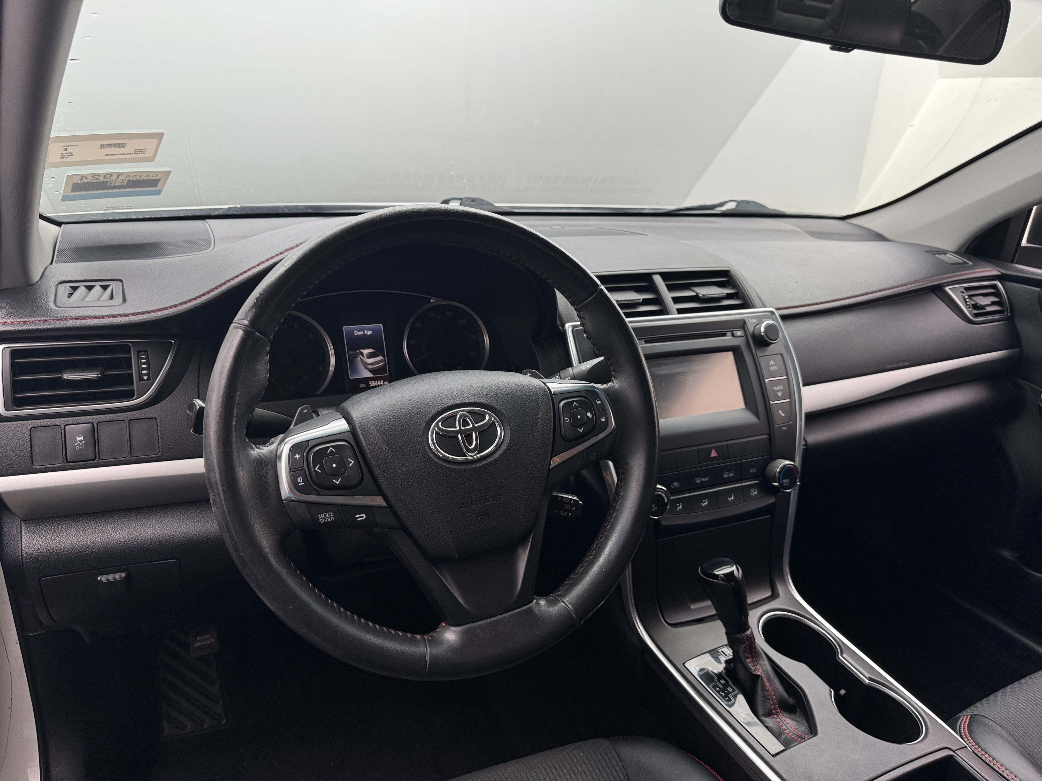 2016 Toyota Camry SE 3