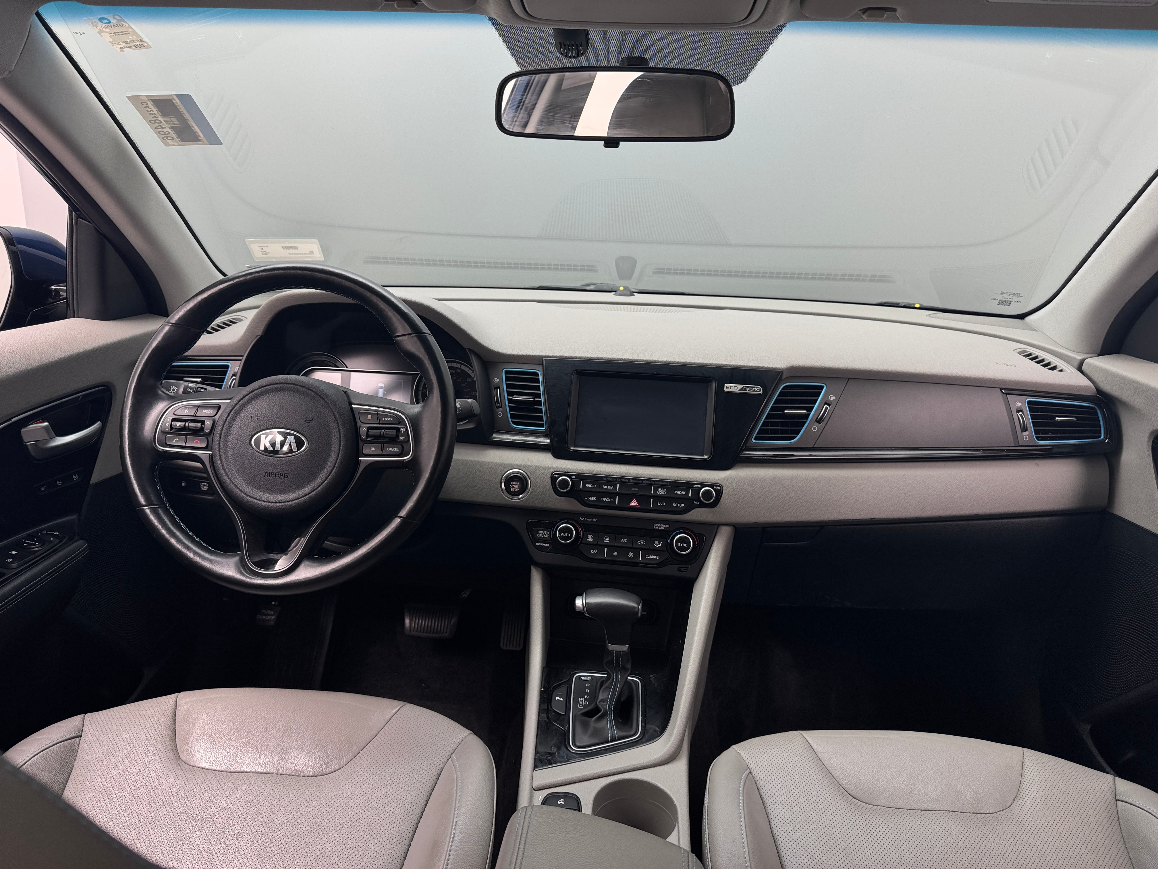 2017 Kia Niro Touring 2