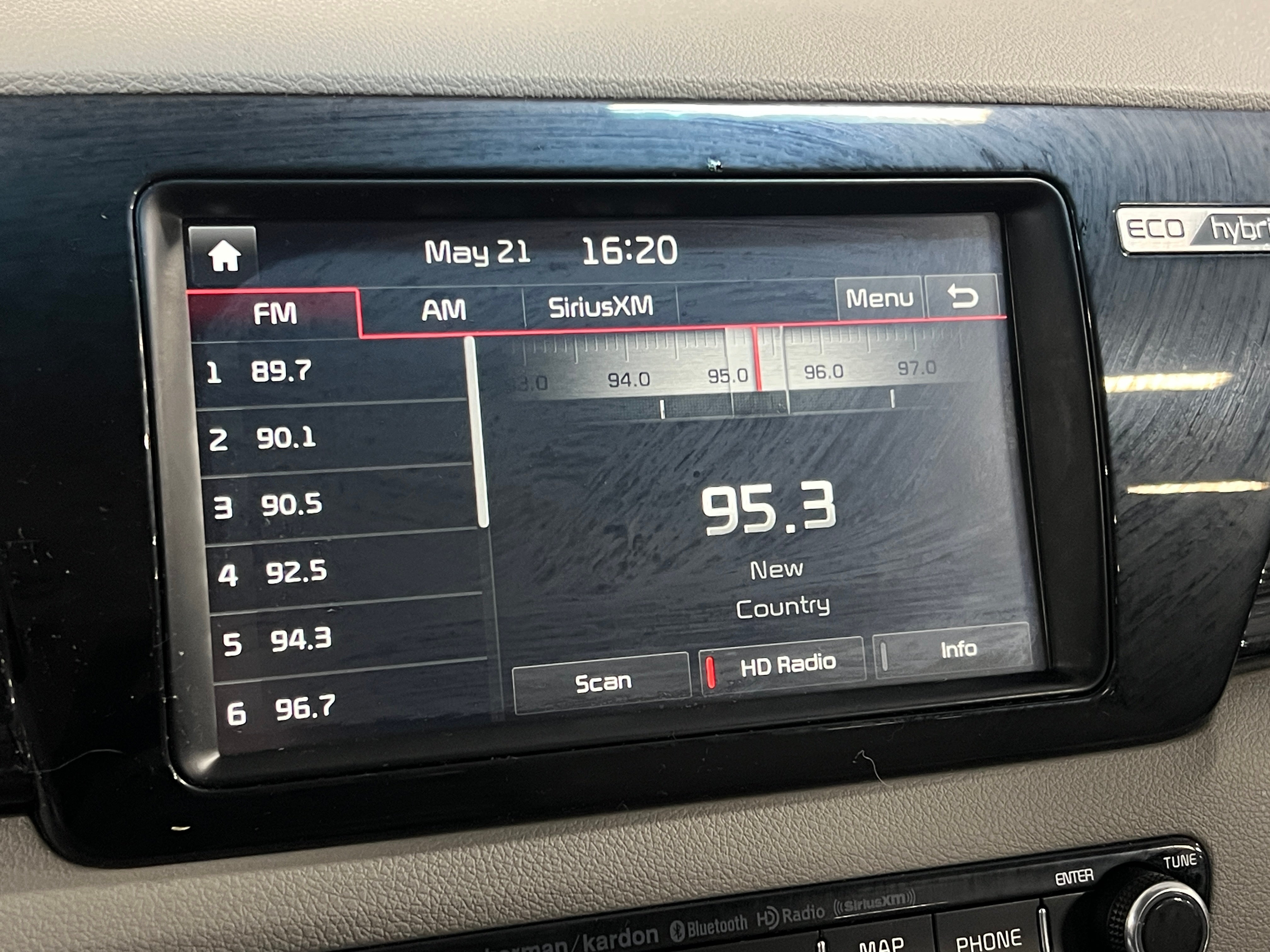 2017 Kia Niro Touring 3
