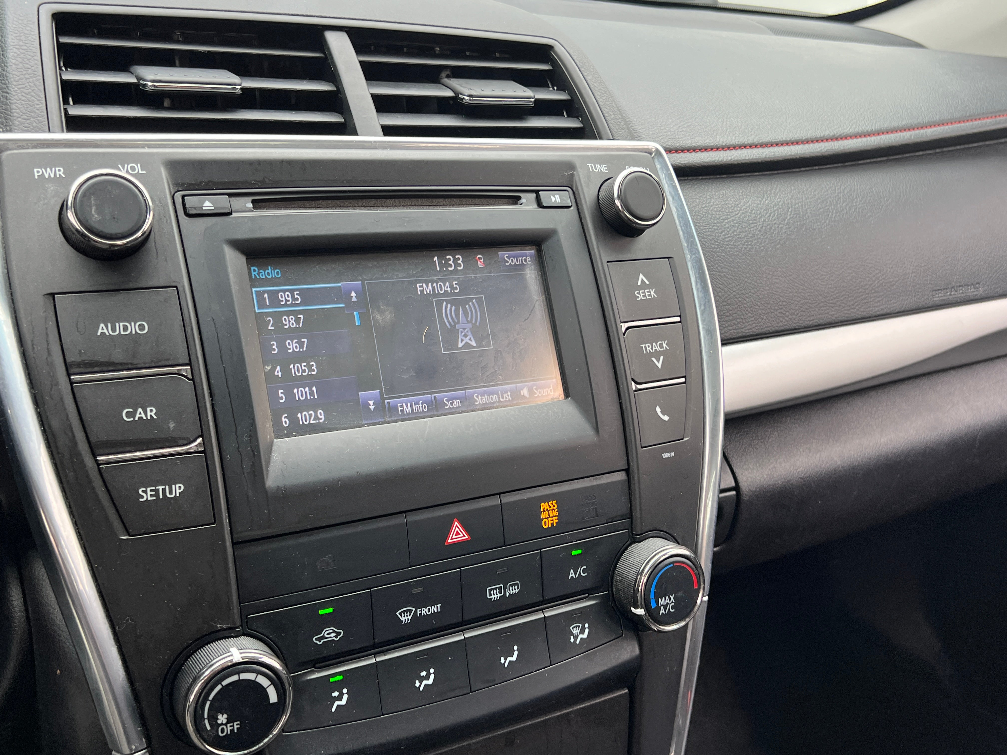 2017 Toyota Camry SE 4