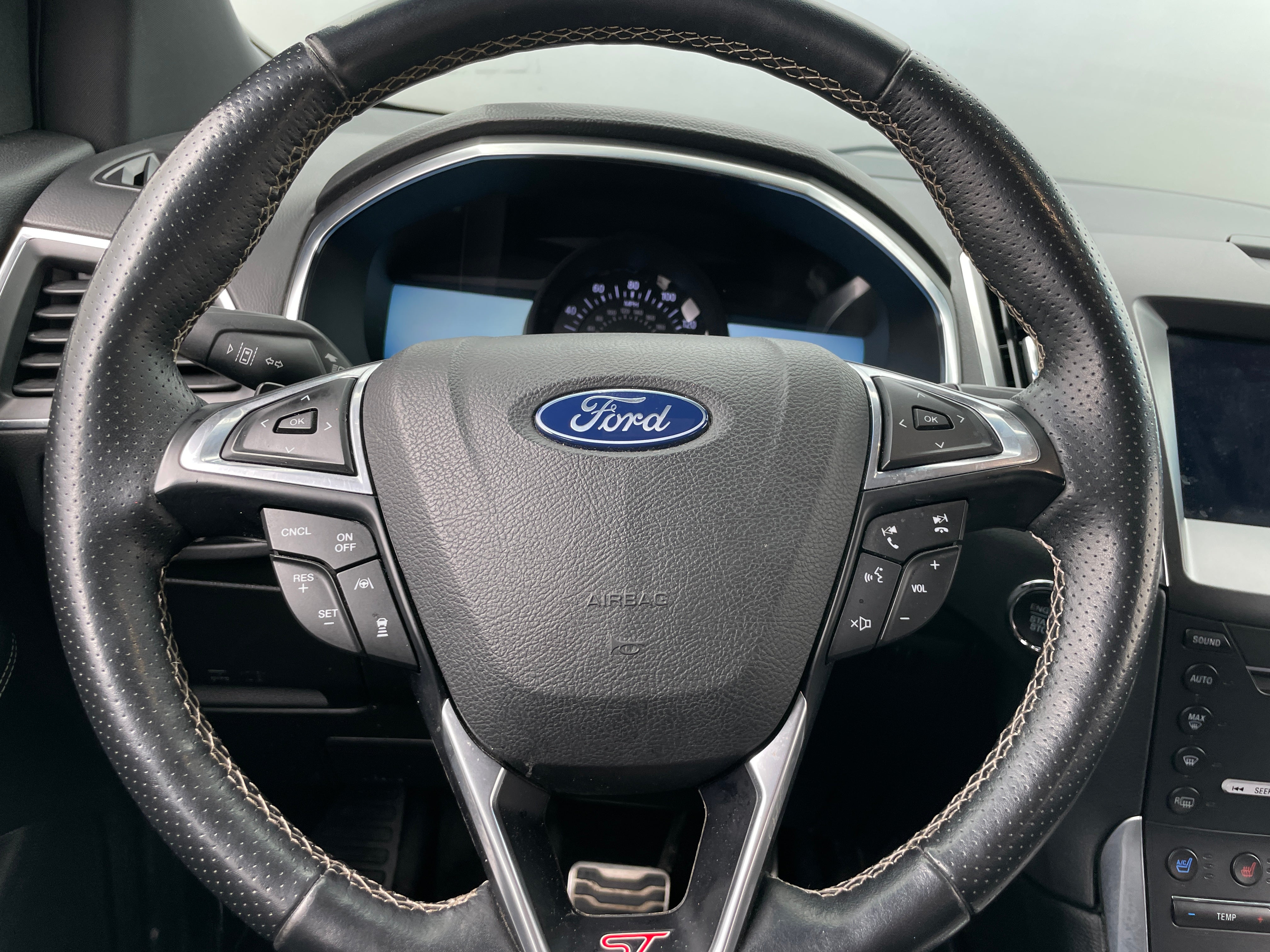 2019 Ford Edge ST 4