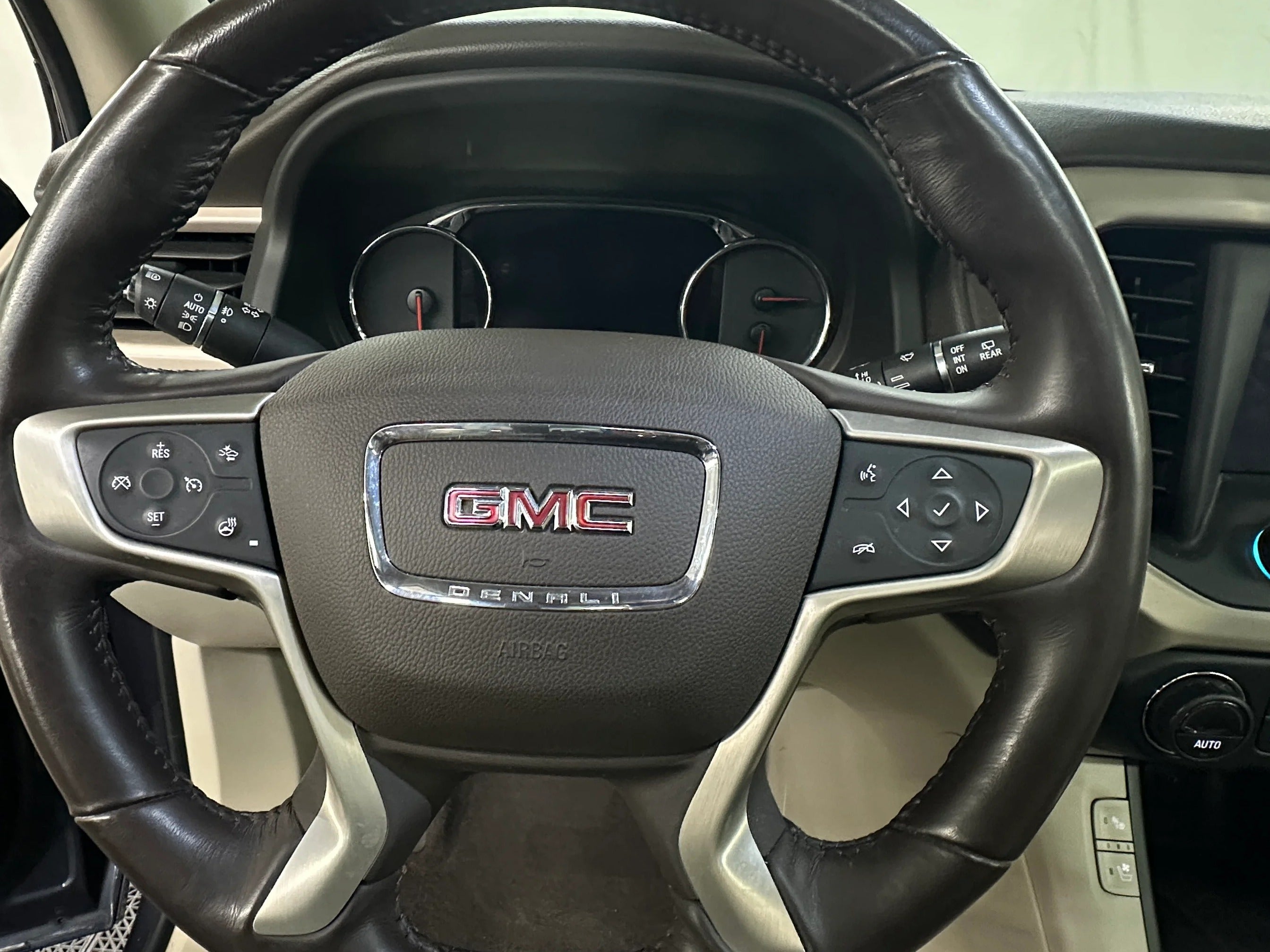 2019 GMC Acadia Denali 4