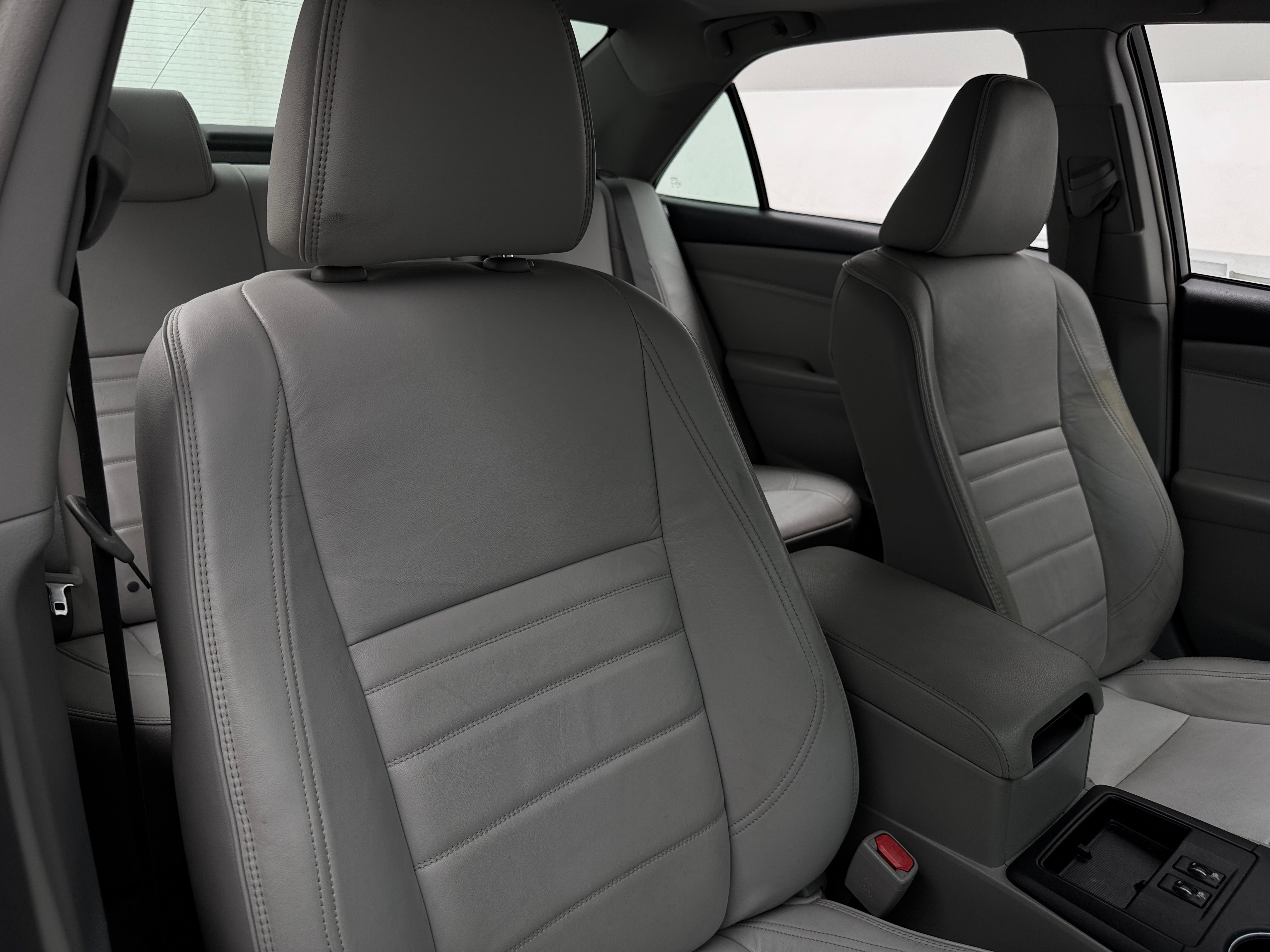2017 Toyota Camry XLE 2