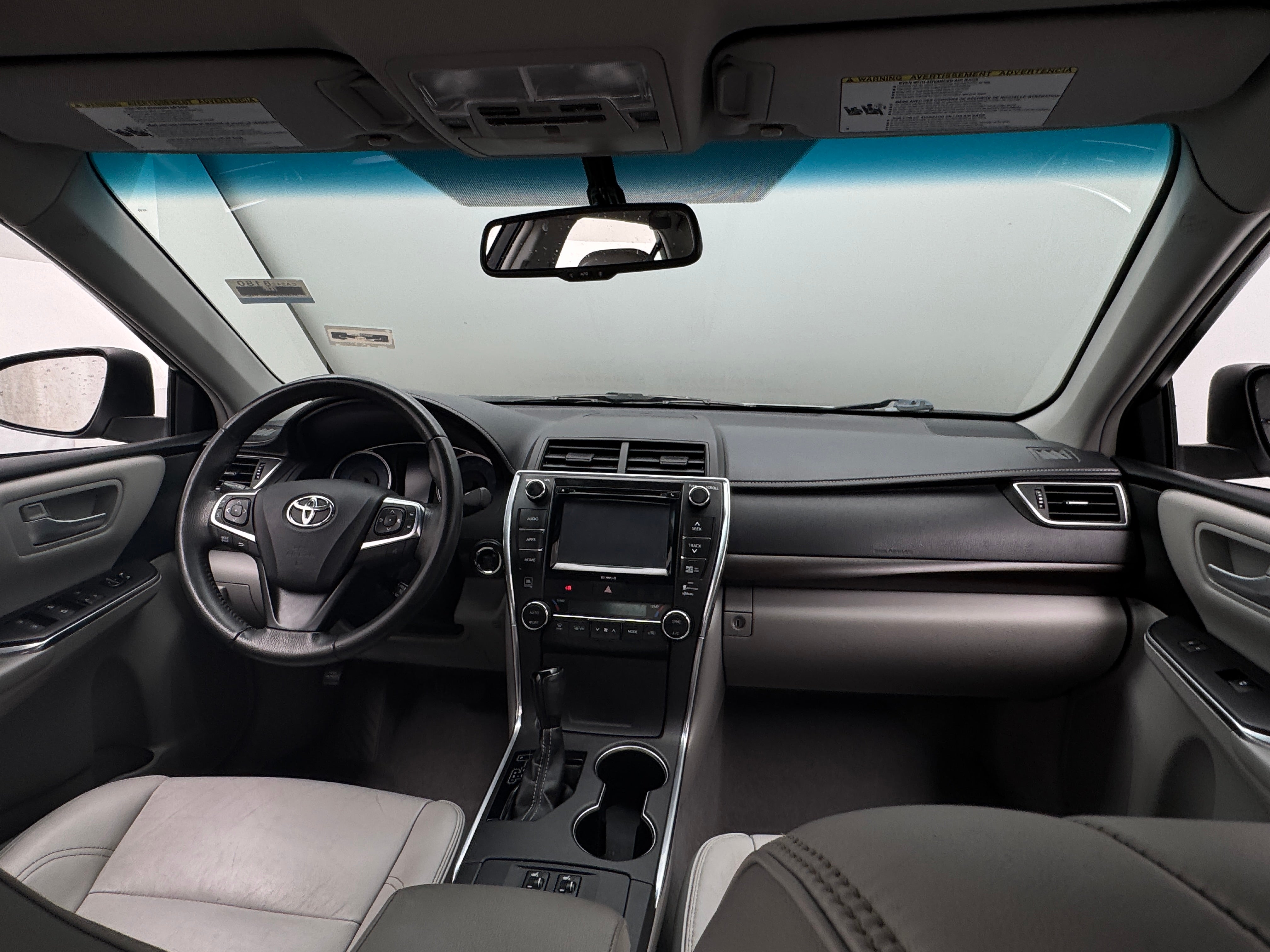 2017 Toyota Camry XLE 3