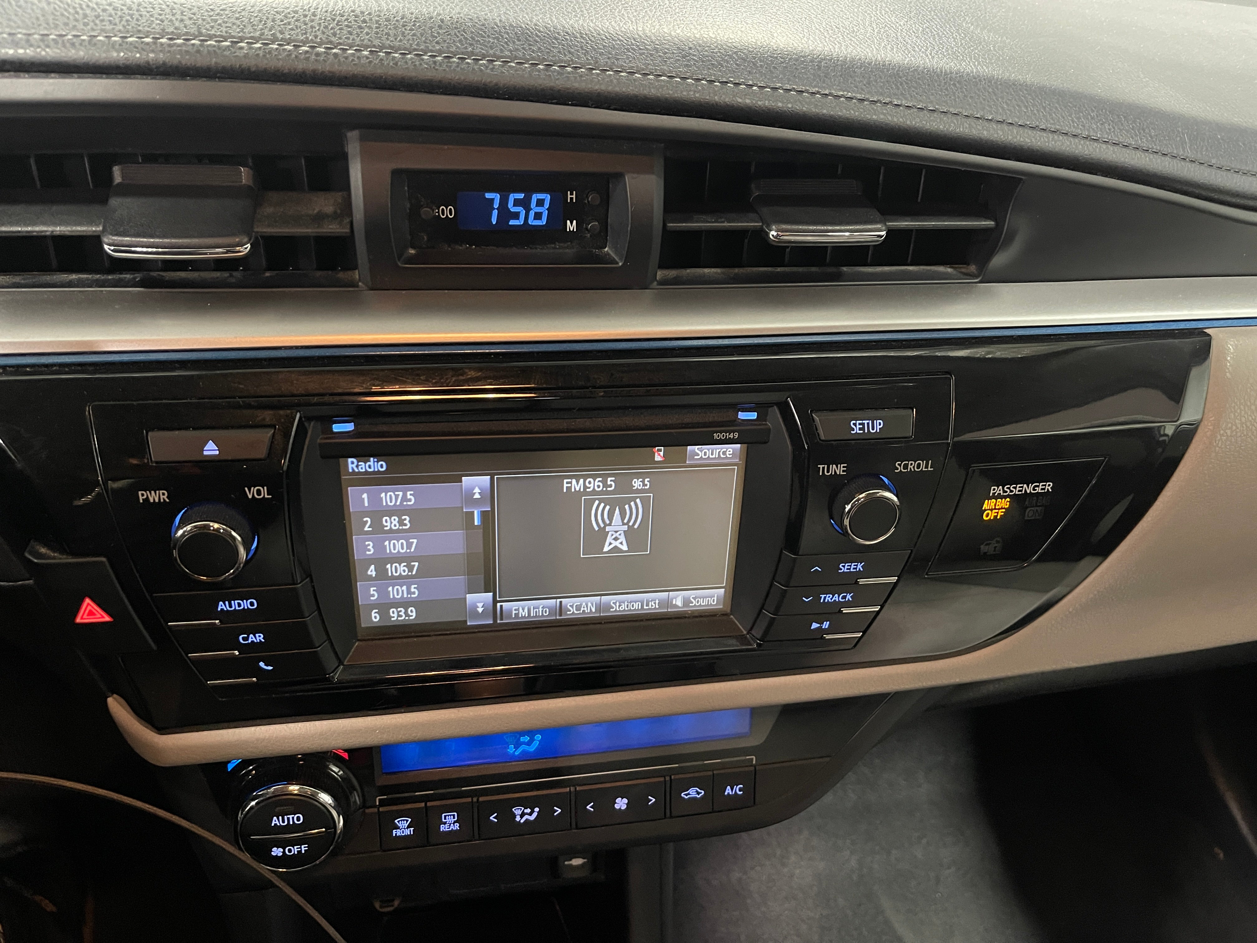 2015 Toyota Corolla LE 4
