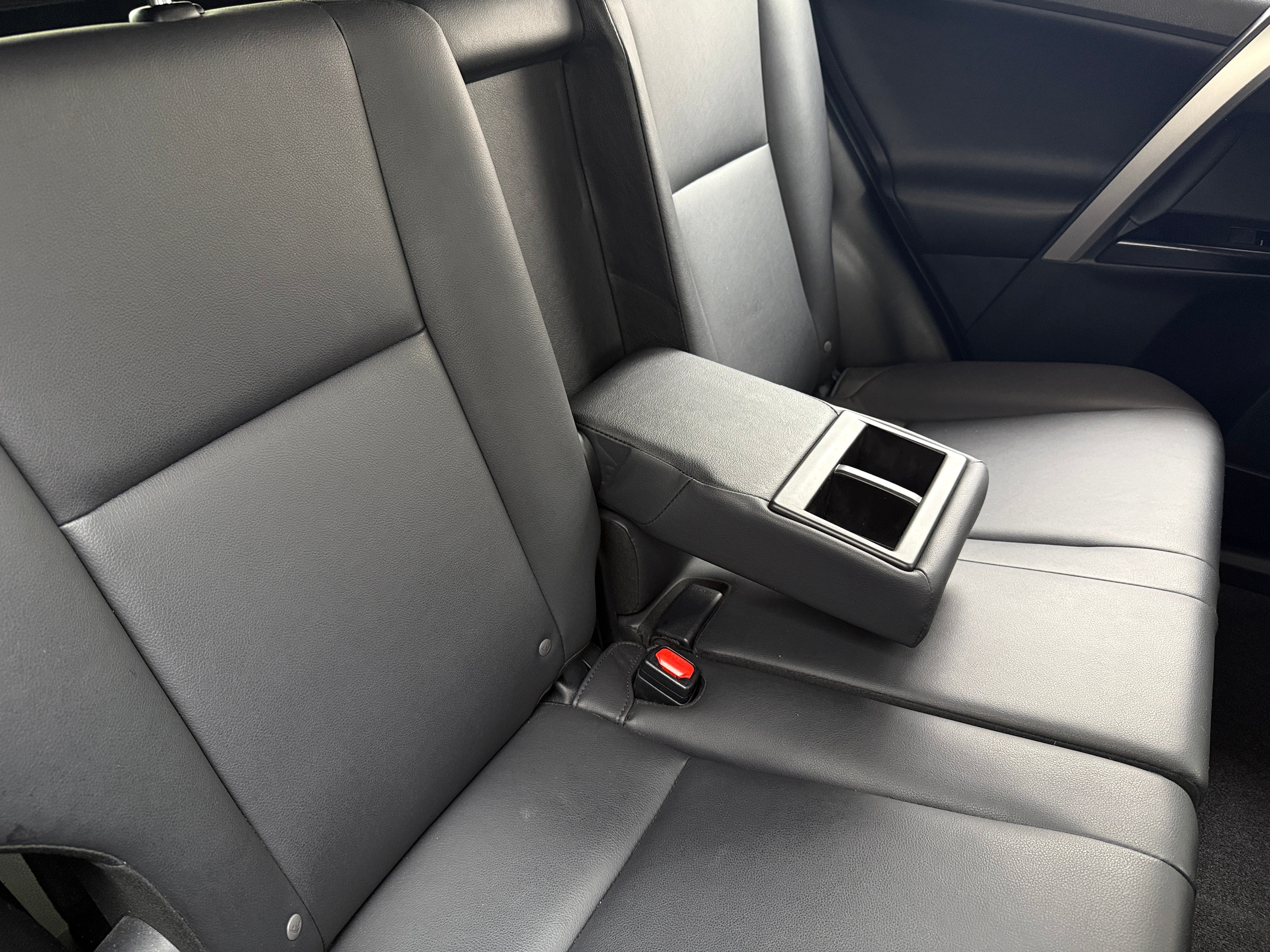 2016 Toyota RAV4 Limited 6