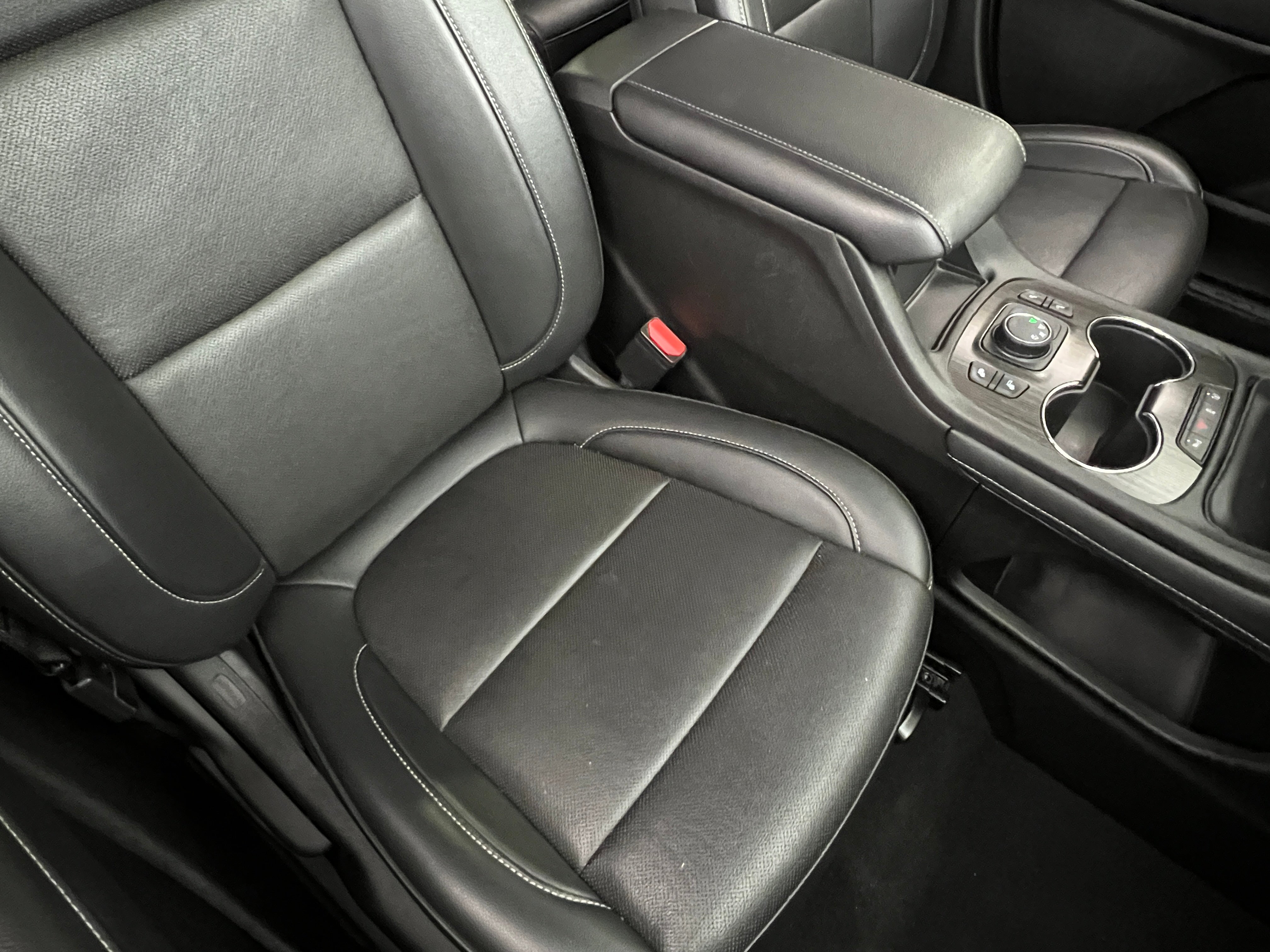 2023 GMC Acadia SLT 2